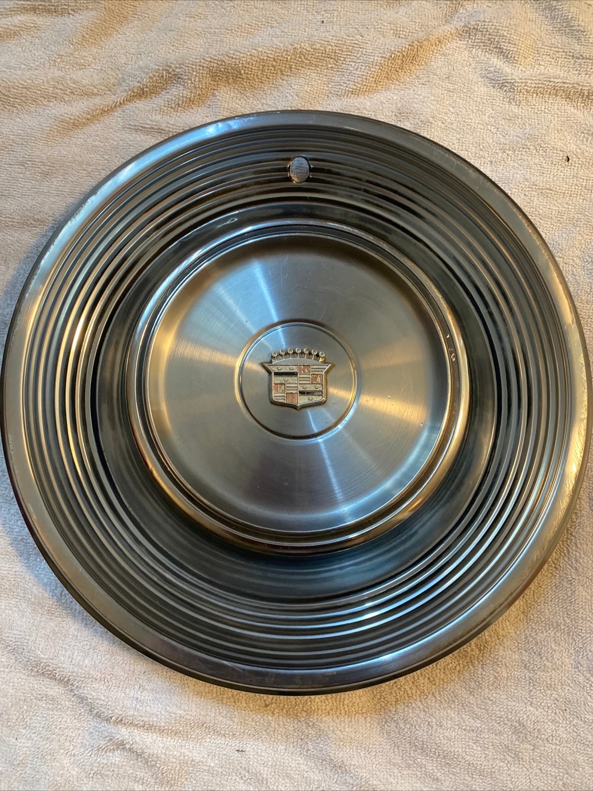 One 1968 Cadillac Deville 15 inch vented hubcap wheel cover