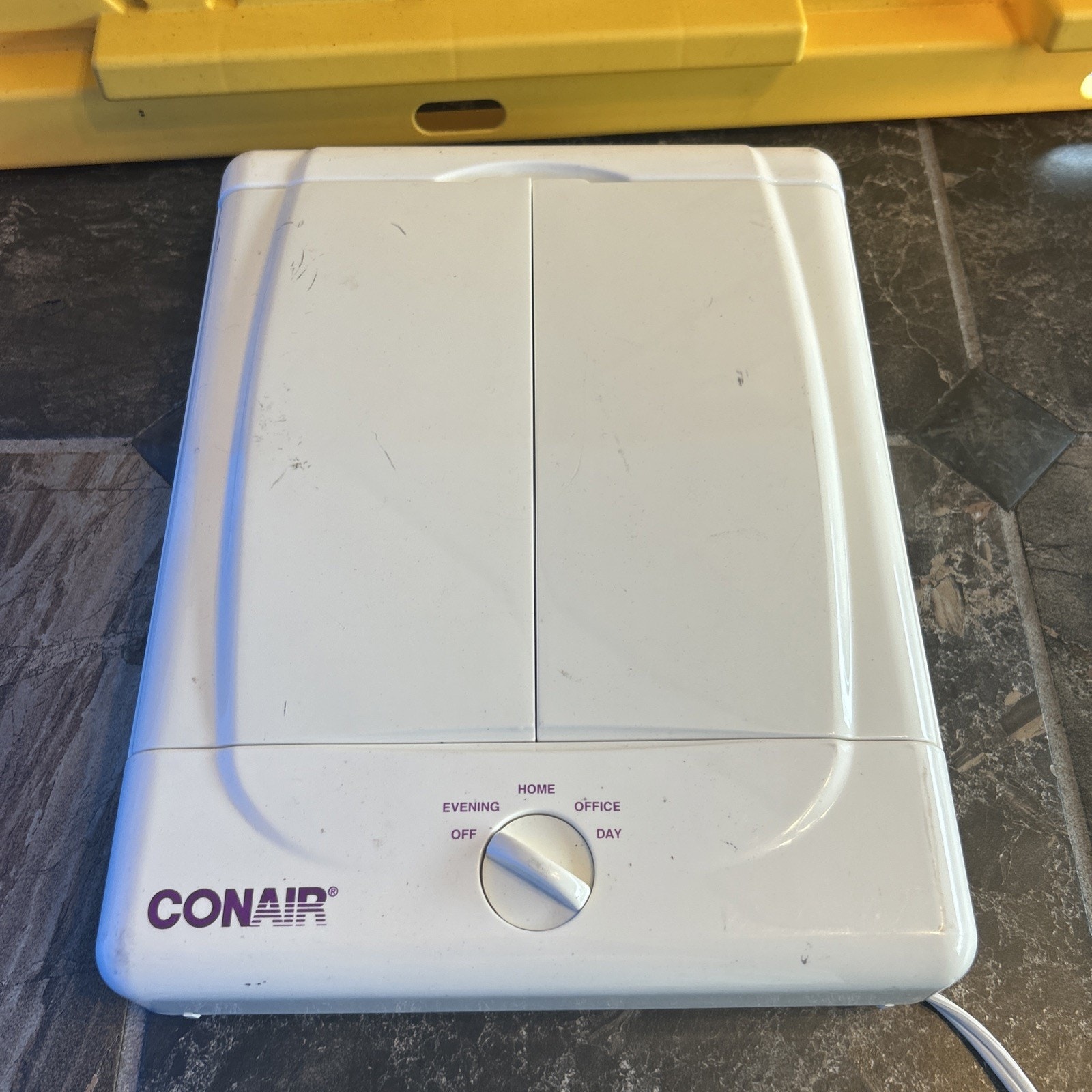 Vintage Conair Dual-Sided Lighted Makeup Mirror Model TM7L