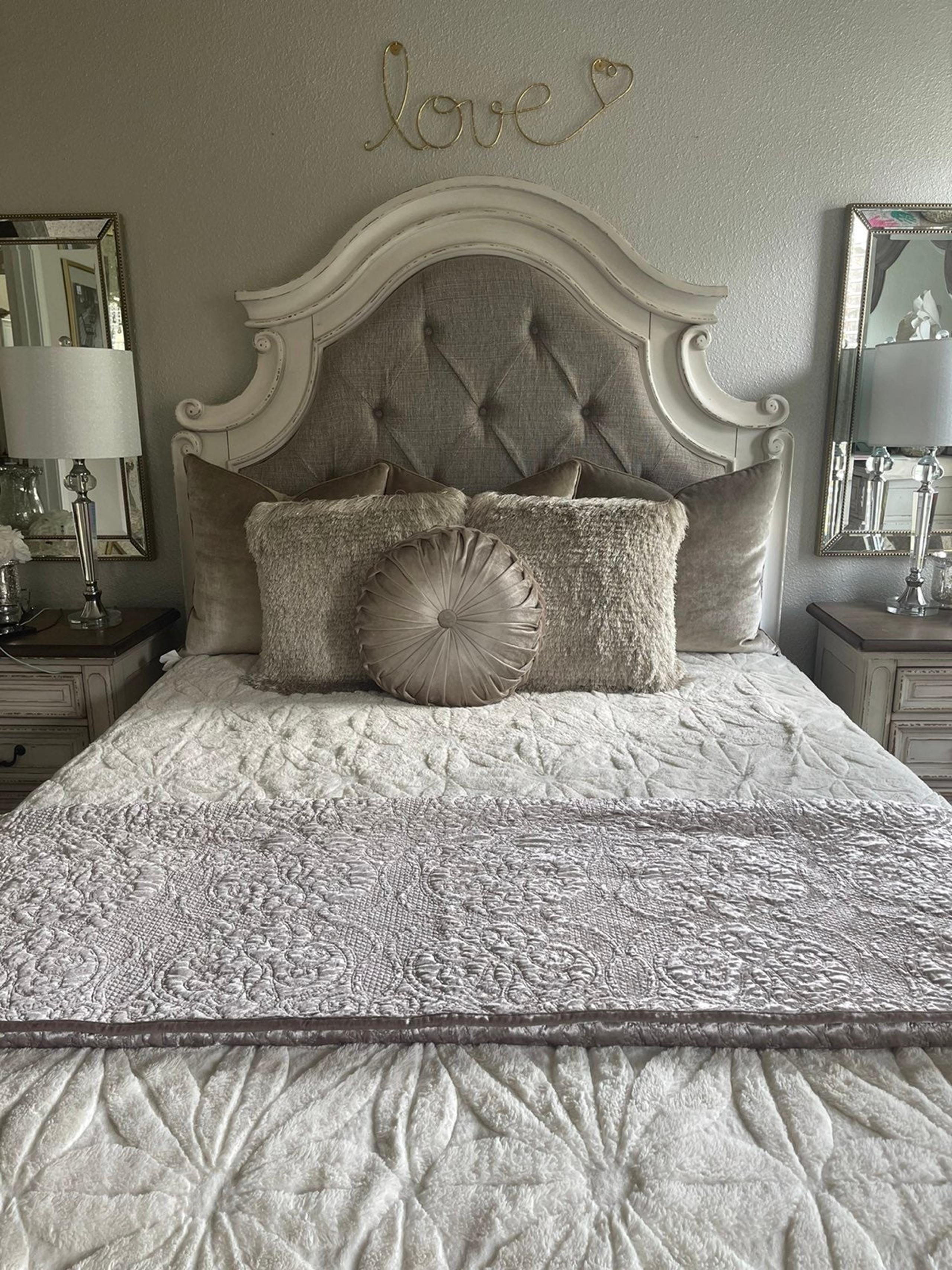 Martha Stewart Velvet Damask Twin Quilt