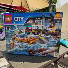 Lego city 60166 Coast guard head quarters (retired set)