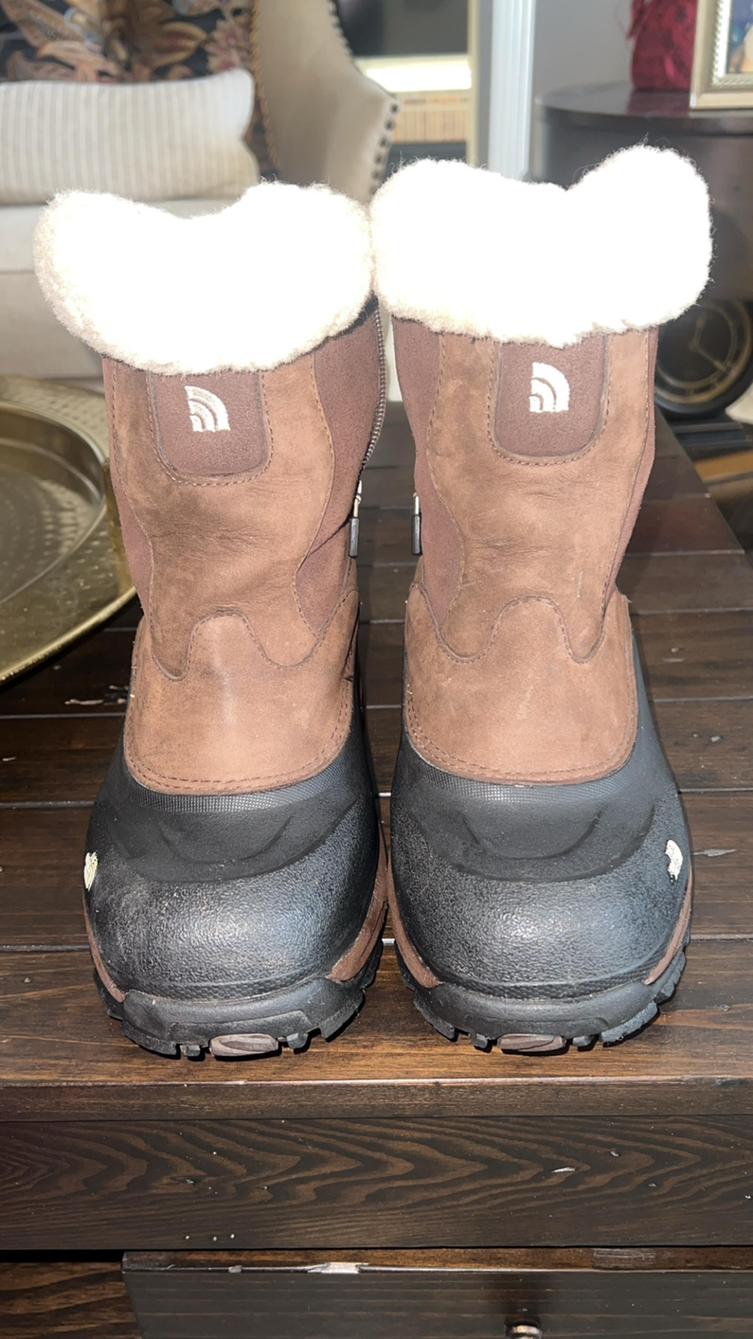 The North Face Women's Greenland Zip Il Insulated. Boots size 8