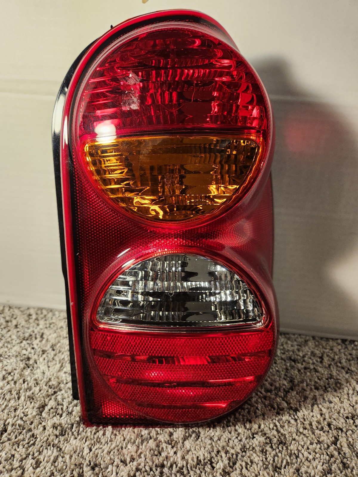 Jeep Liberty 05-07 Passenger Side Replacement Tail Light