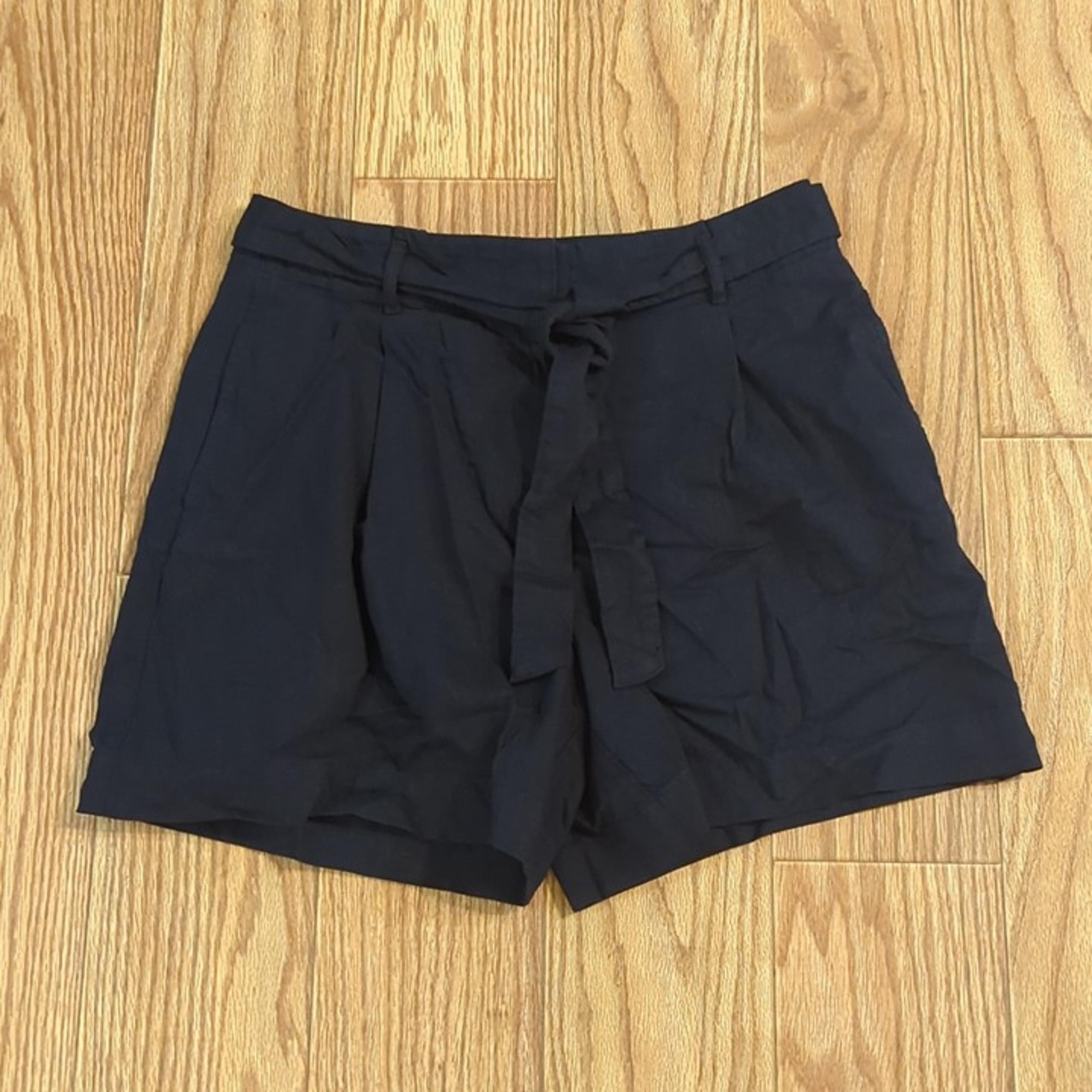 NWT linen-blend pleated front, belted high rise navy shorts, Tommy Hilfiger 10