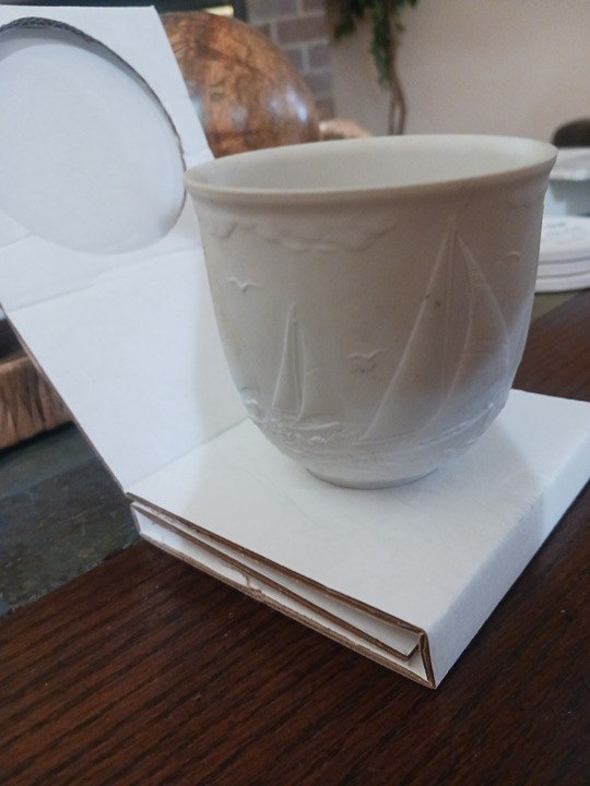 Lladro #17657 Candle Holder/Cup