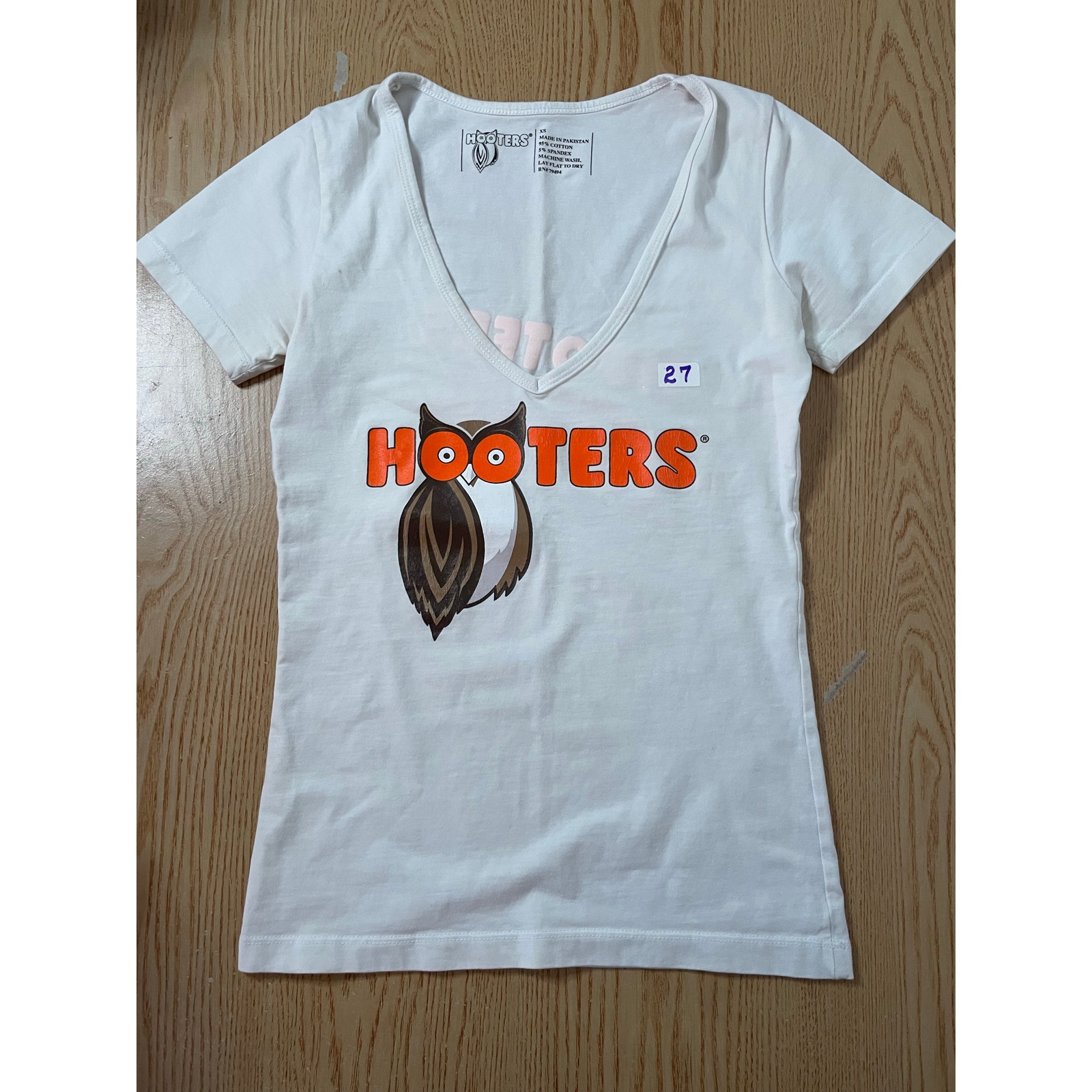 B70-27 Women’s Hooters girl worn rare Uniform Short Sleeve V-Neck Tshirt size Xs