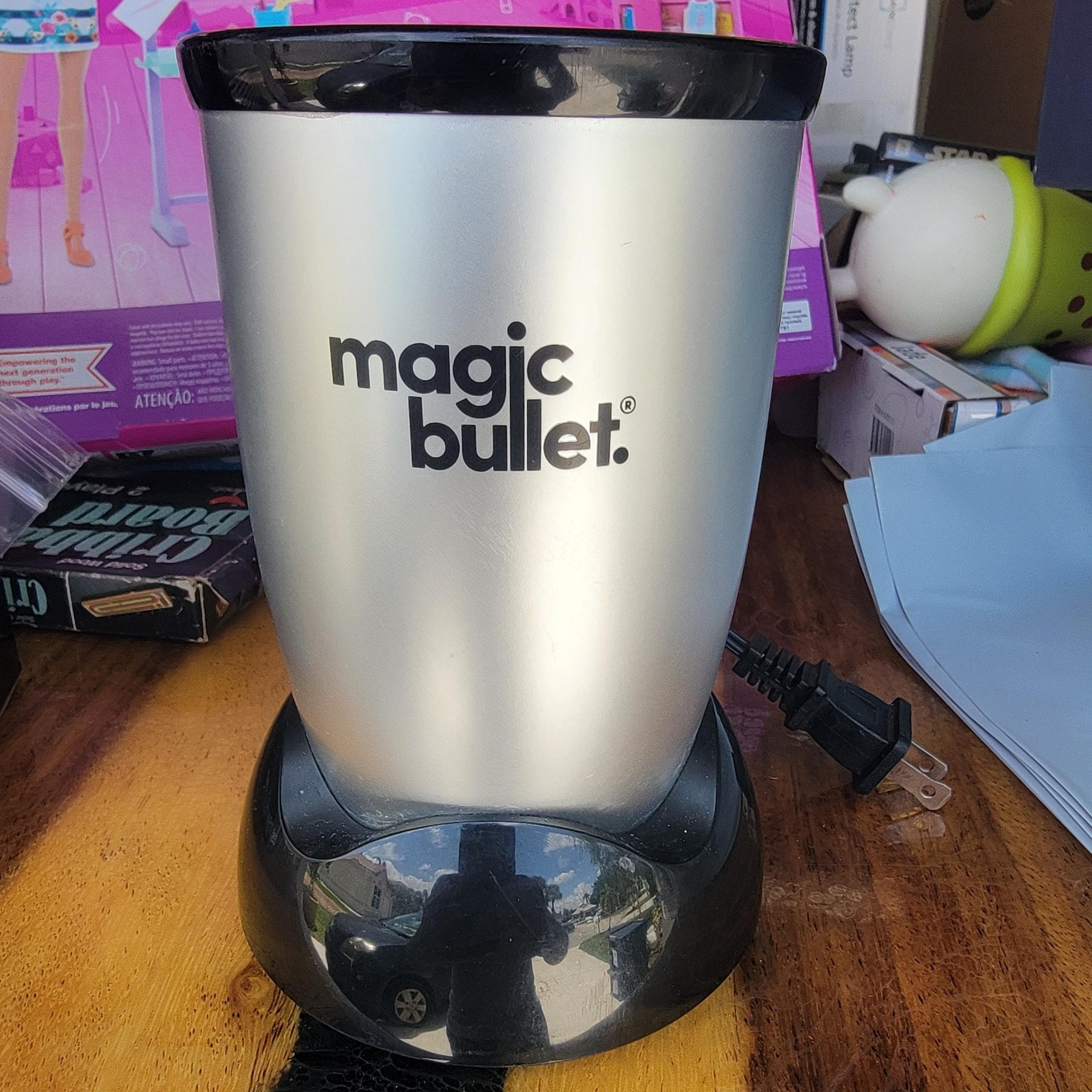 Magic bullet blender mixer shaker kitchen working fine just the base