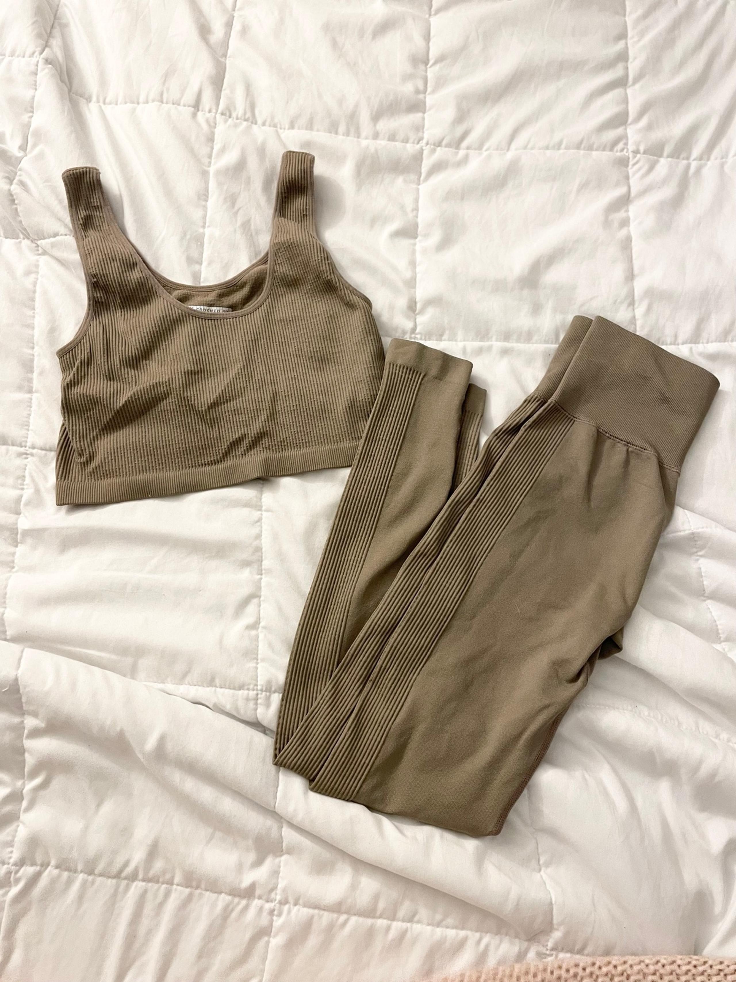 Forever 21 active seamless sports bra and leggings set