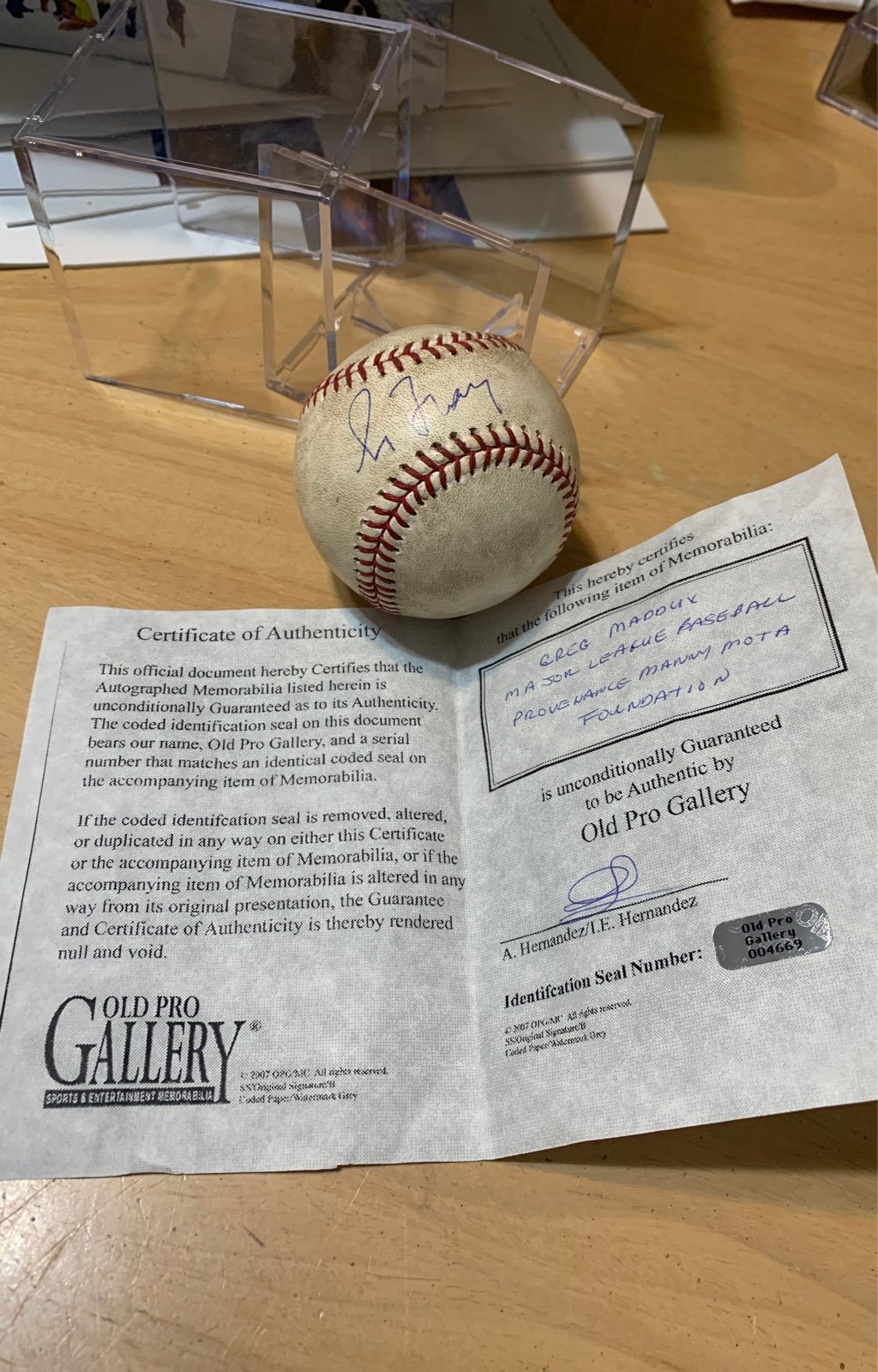 Greg Maddux signed game used baseball Ma