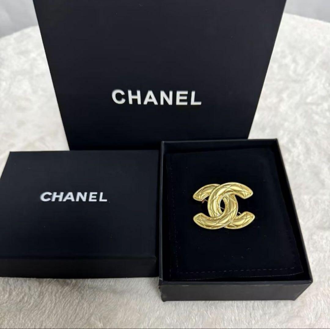 CHANEL Chanel Brooch Gold Matelasse