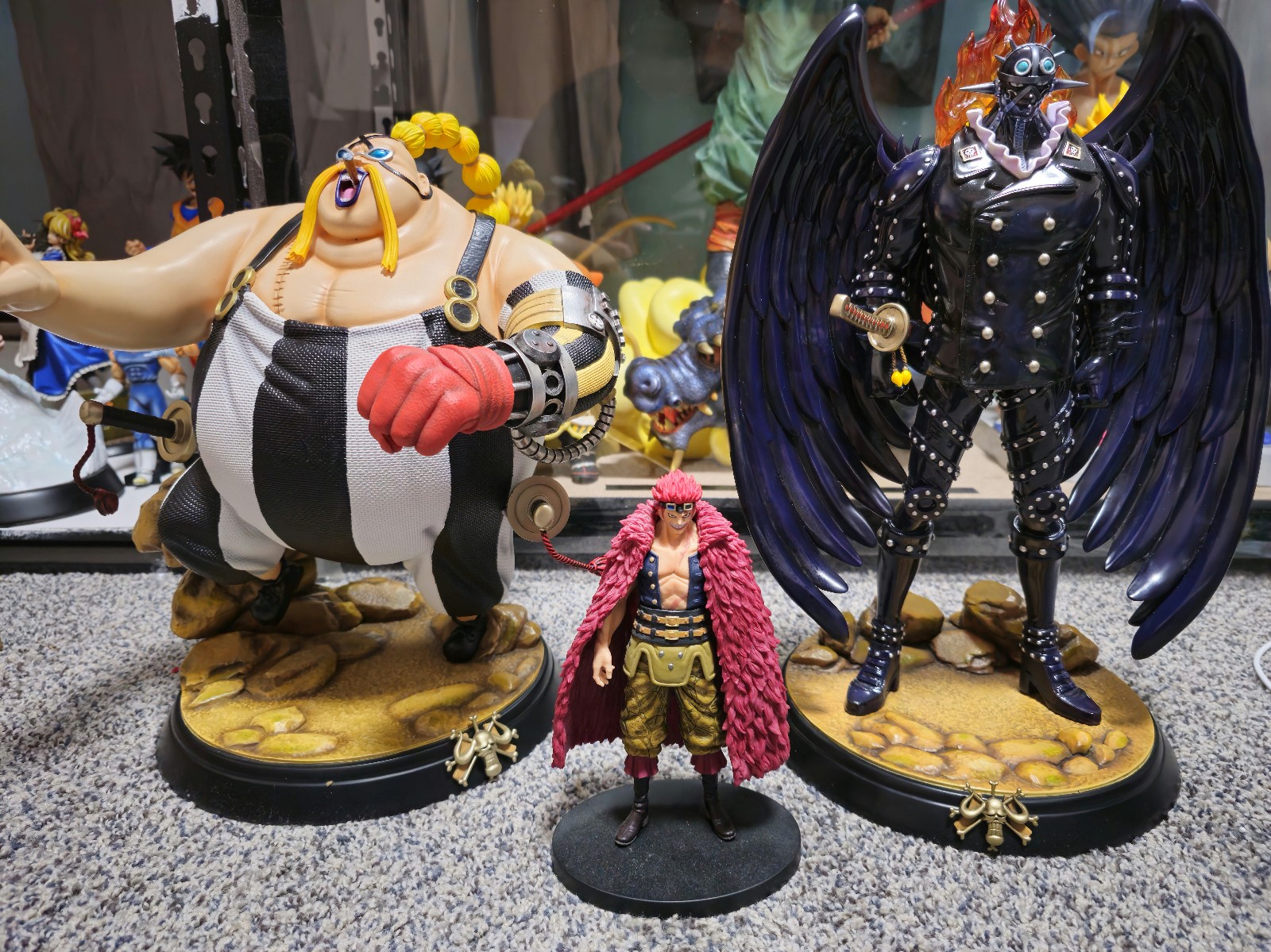 One Piece queen and king figure