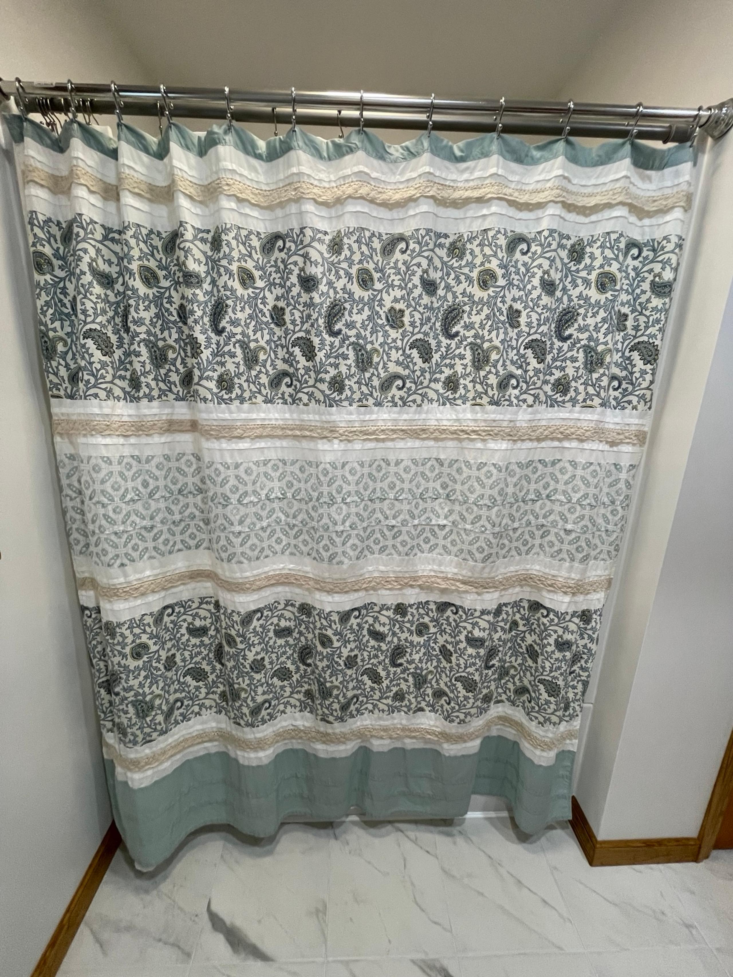Shower curtain Madison Park Hobo Collection 72x72 . Gray contour rug and rings