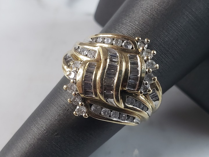 Womens Vintage Estate 10k Gold Diamond Cluster Ring 6.4g E1111