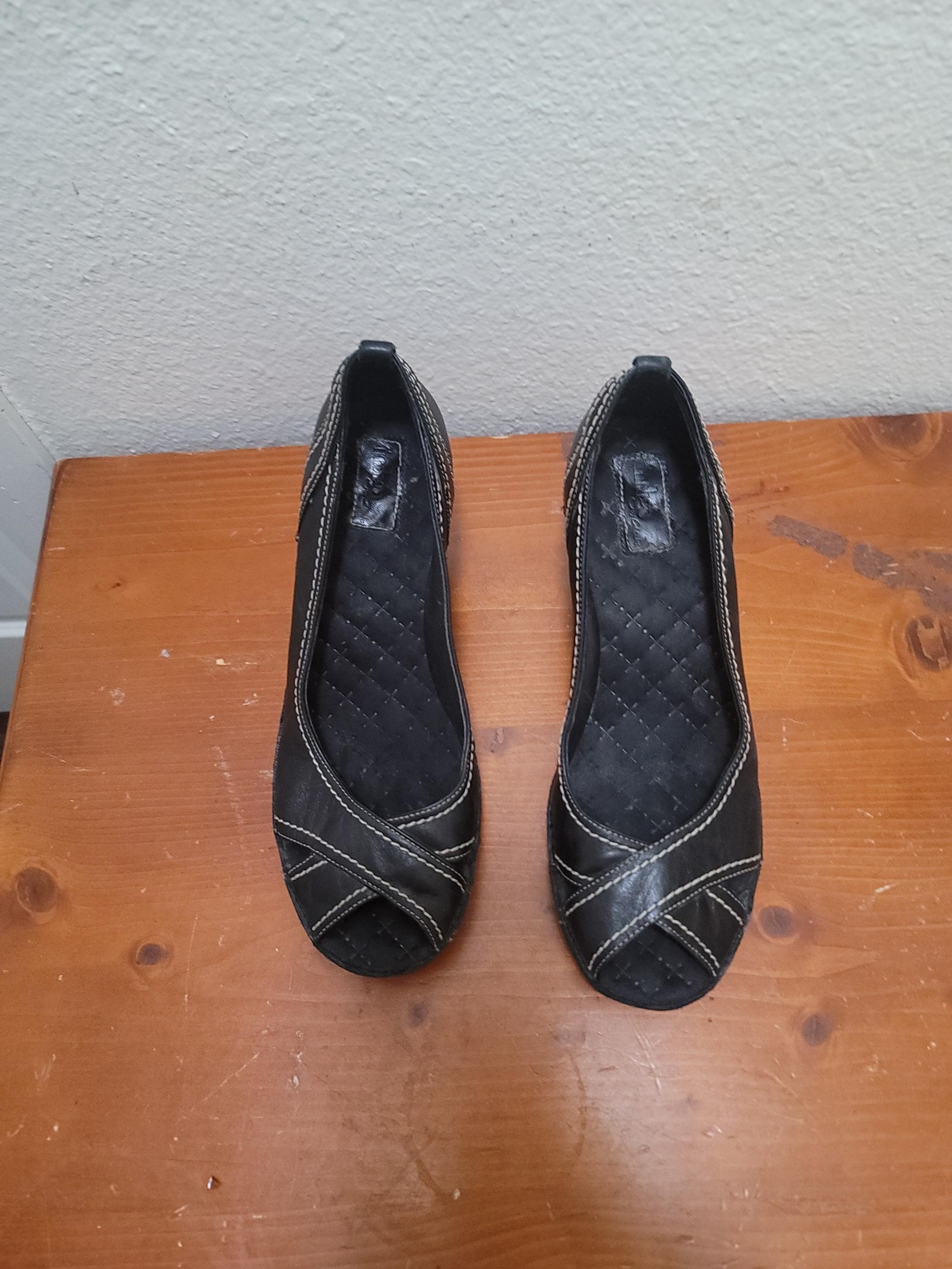 Indigo by Clark's black leather women's cushioned peep toe