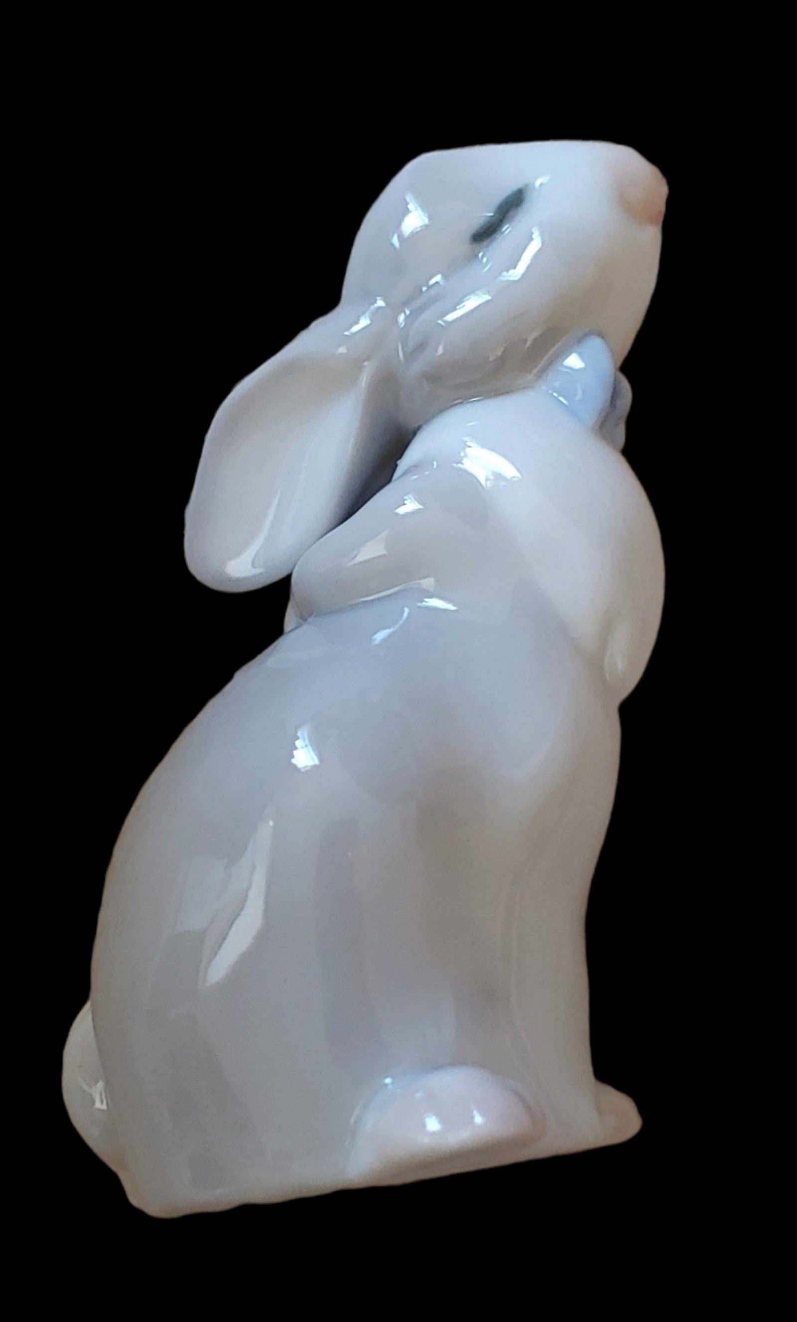LLADRO NAO Loving kiss bunny figurine