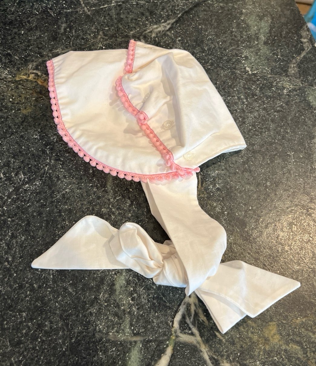 Brooke’s treehouse magnolia bonnet M