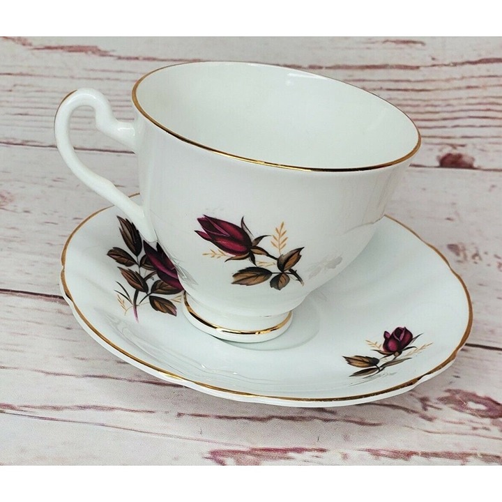 Hamilton Made In England Fine Bone China Red Rose Tea Cup And Saucer Gold Trim - detail