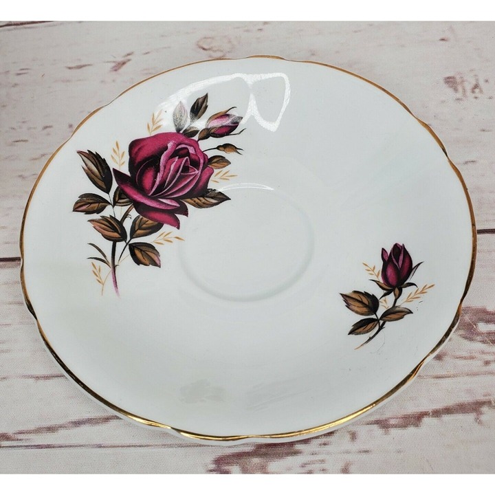 Hamilton Made In England Fine Bone China Red Rose Tea Cup And Saucer Gold Trim - detail