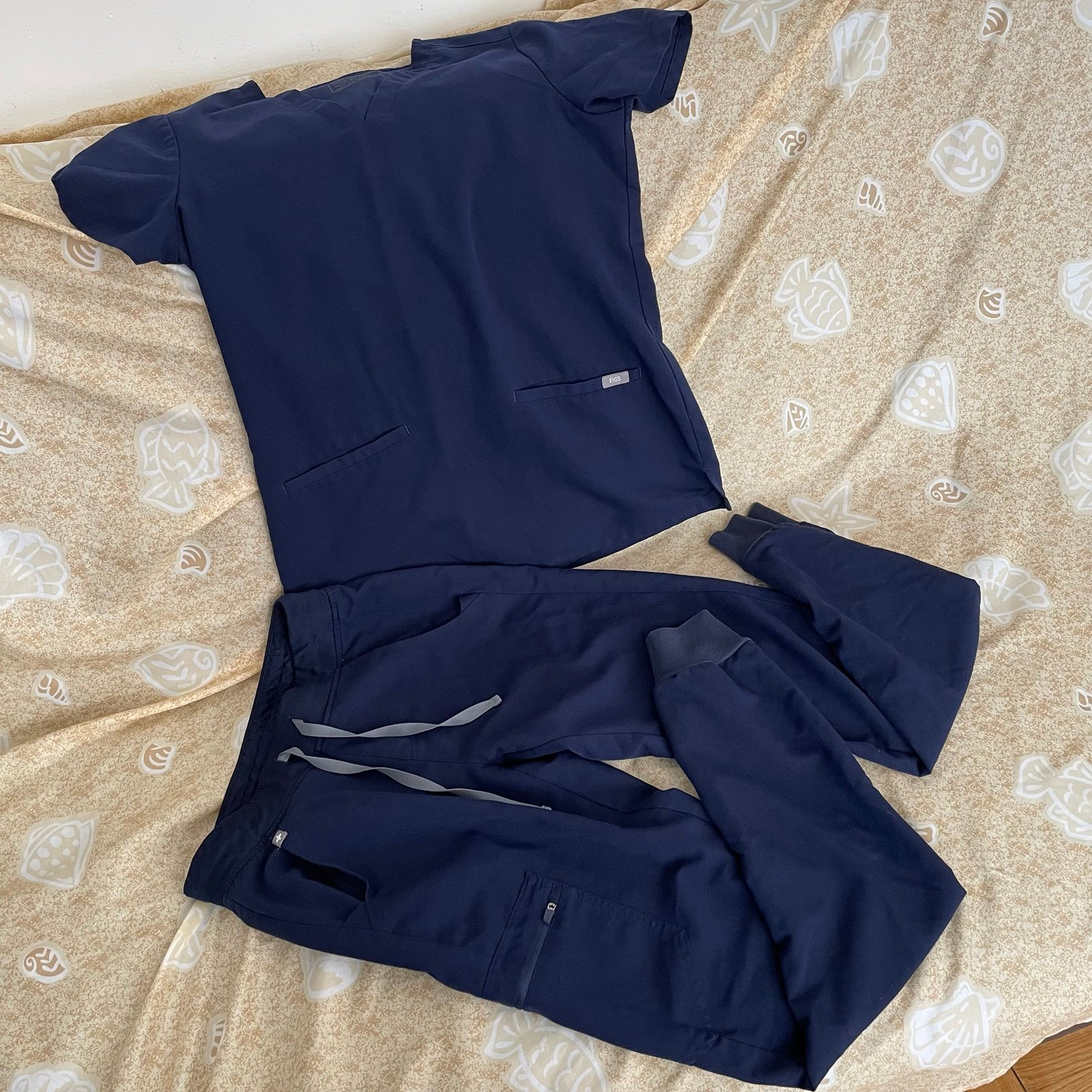 Women’s FIGS Scrub Top XS & Zamora Joggers Navy Set Size XS Tall