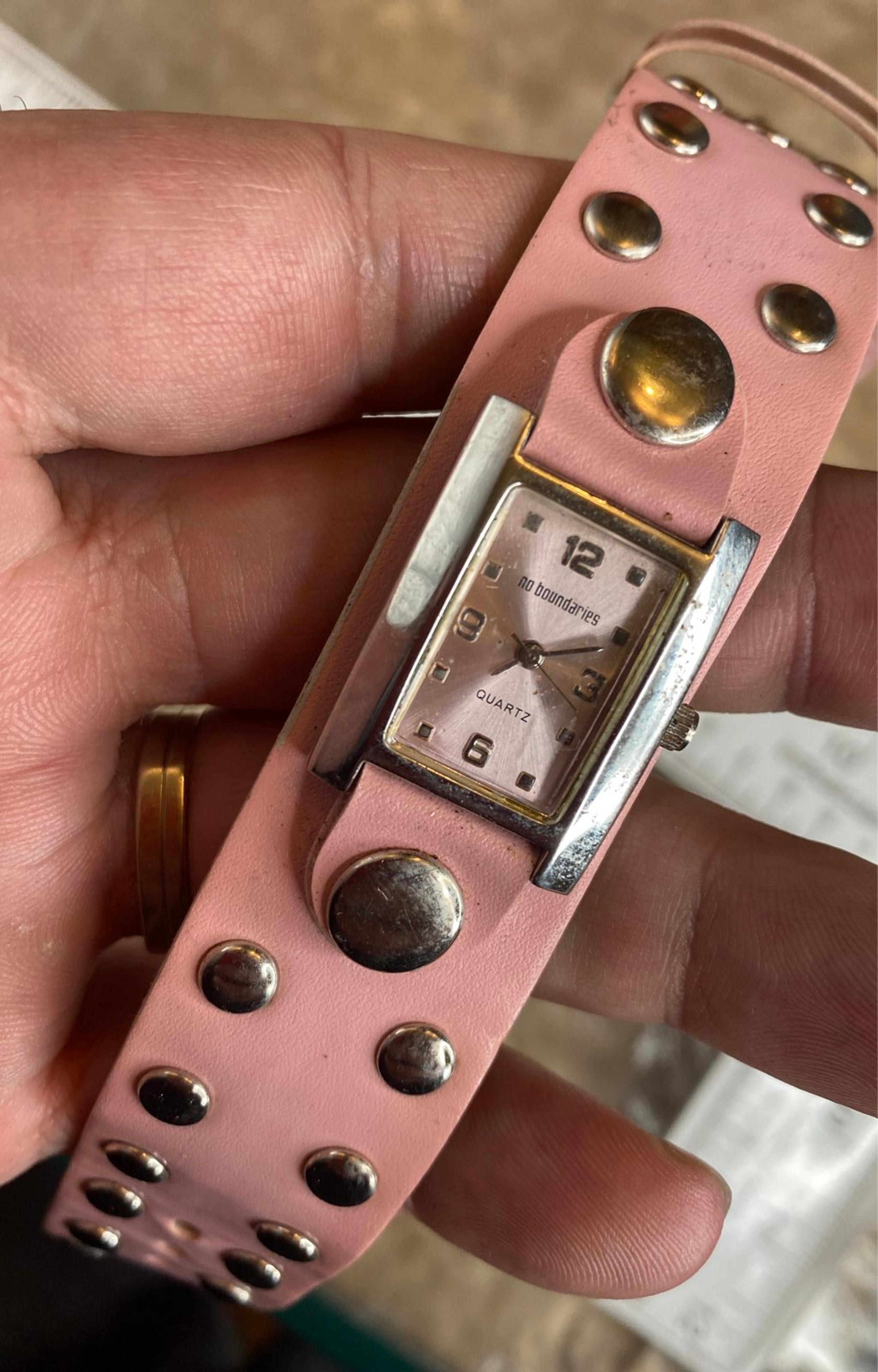 No Boundaries watch for women