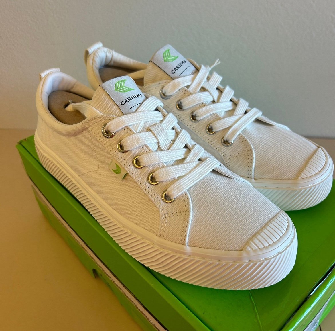 Cariuma Oca Low Off-White Canvas Sneakers Shoes Women 9 Men 7.5 NEW