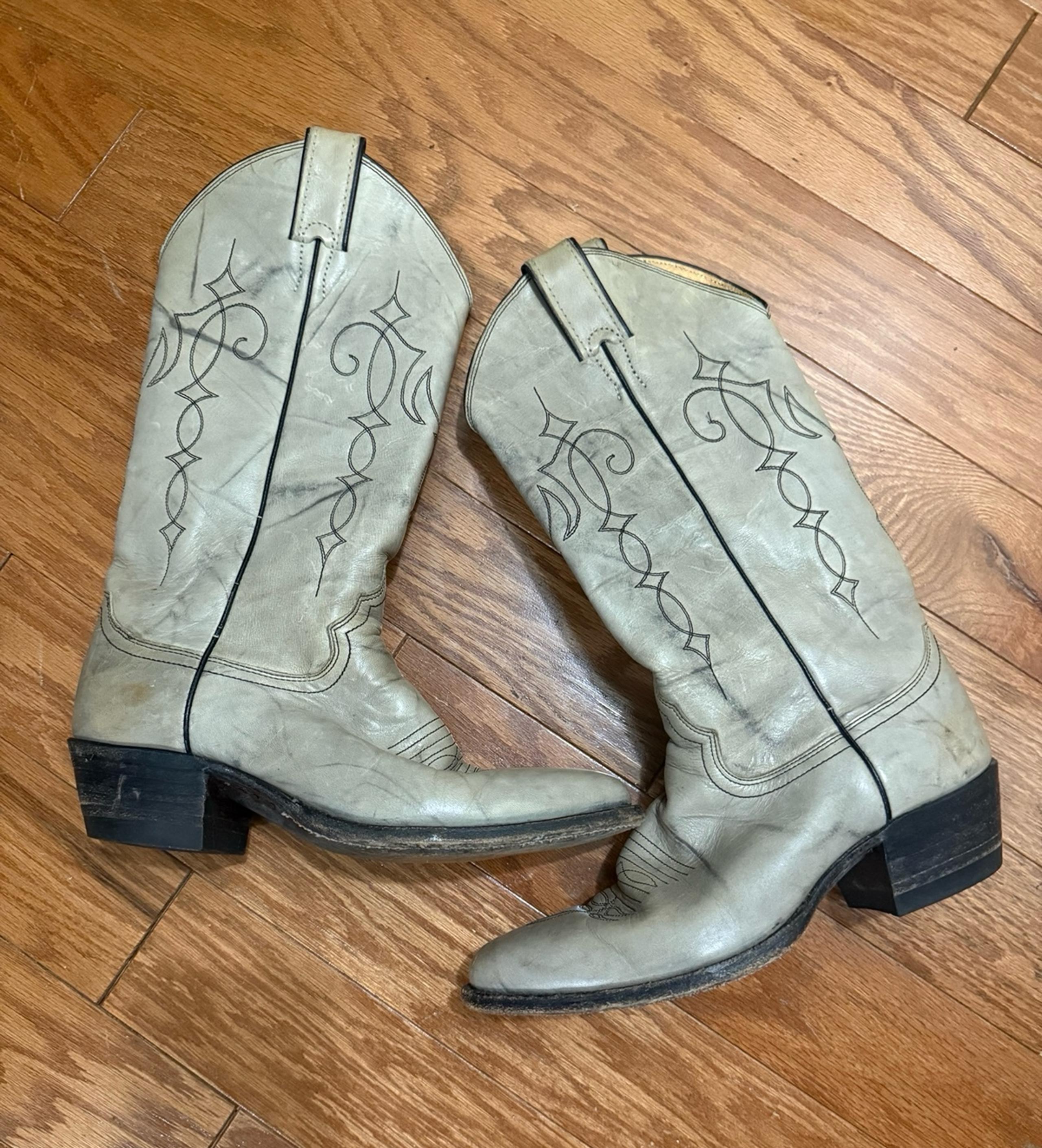 Ladies Justin Boots, Lt gray size 6.5