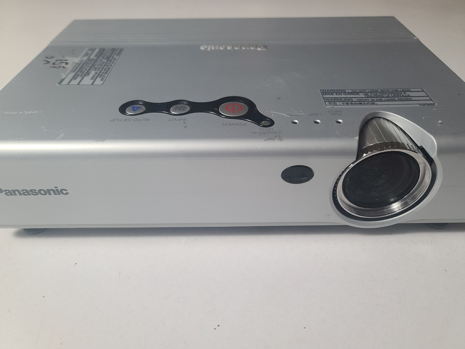 Projector Panasonic PT-LB10U LCD Projector Bright 2000 Lumens!