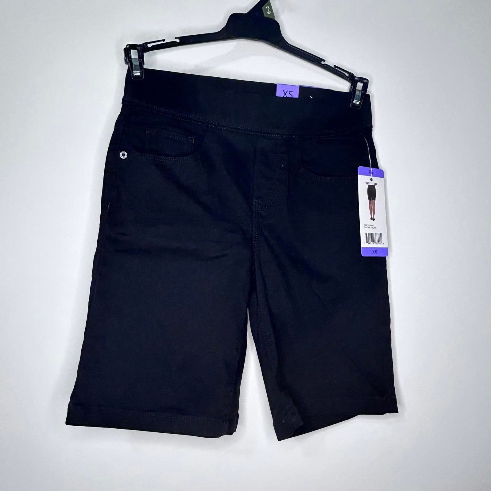 NWT DKNY Black Bermuda Shorts Women's size XS