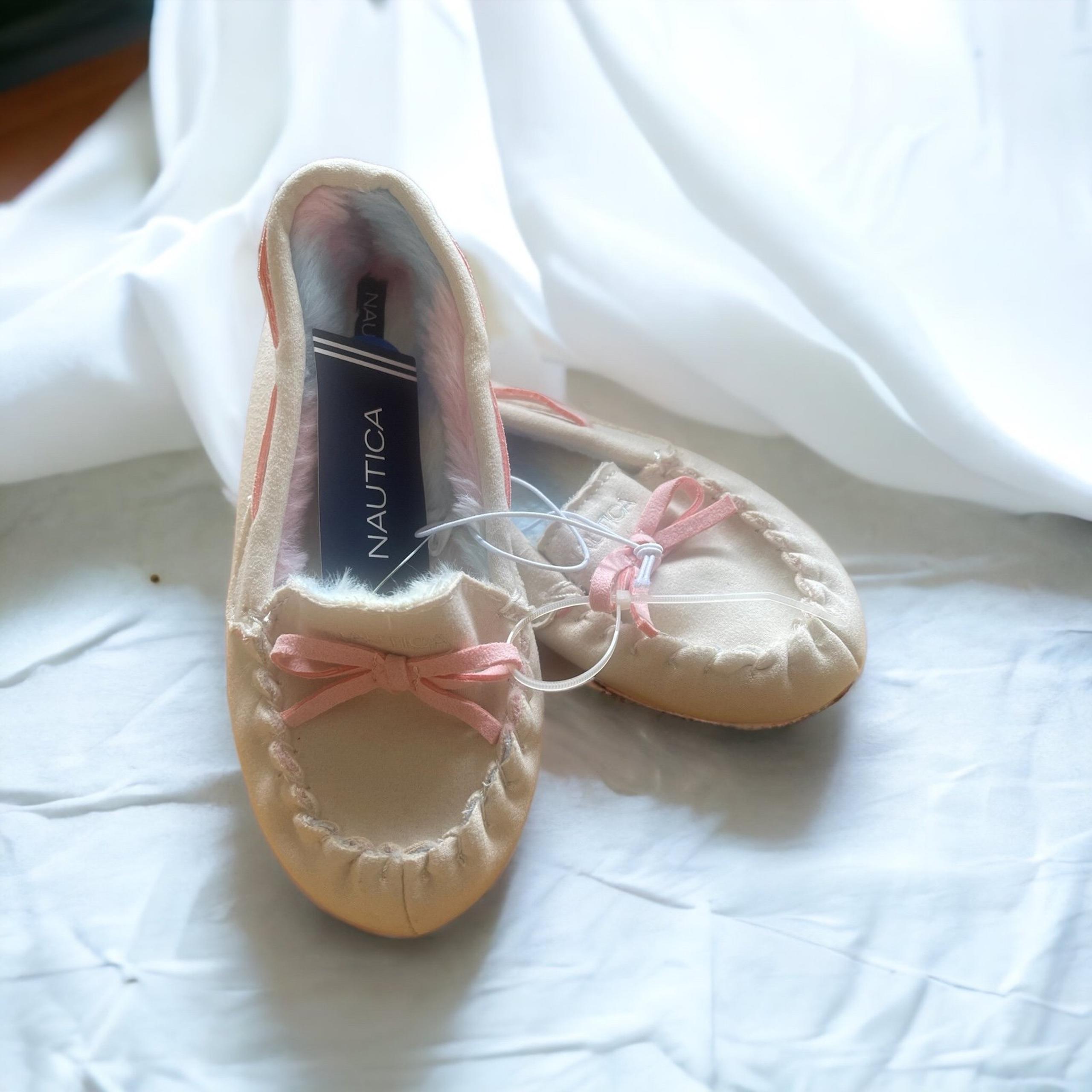 Girls slippers NWT