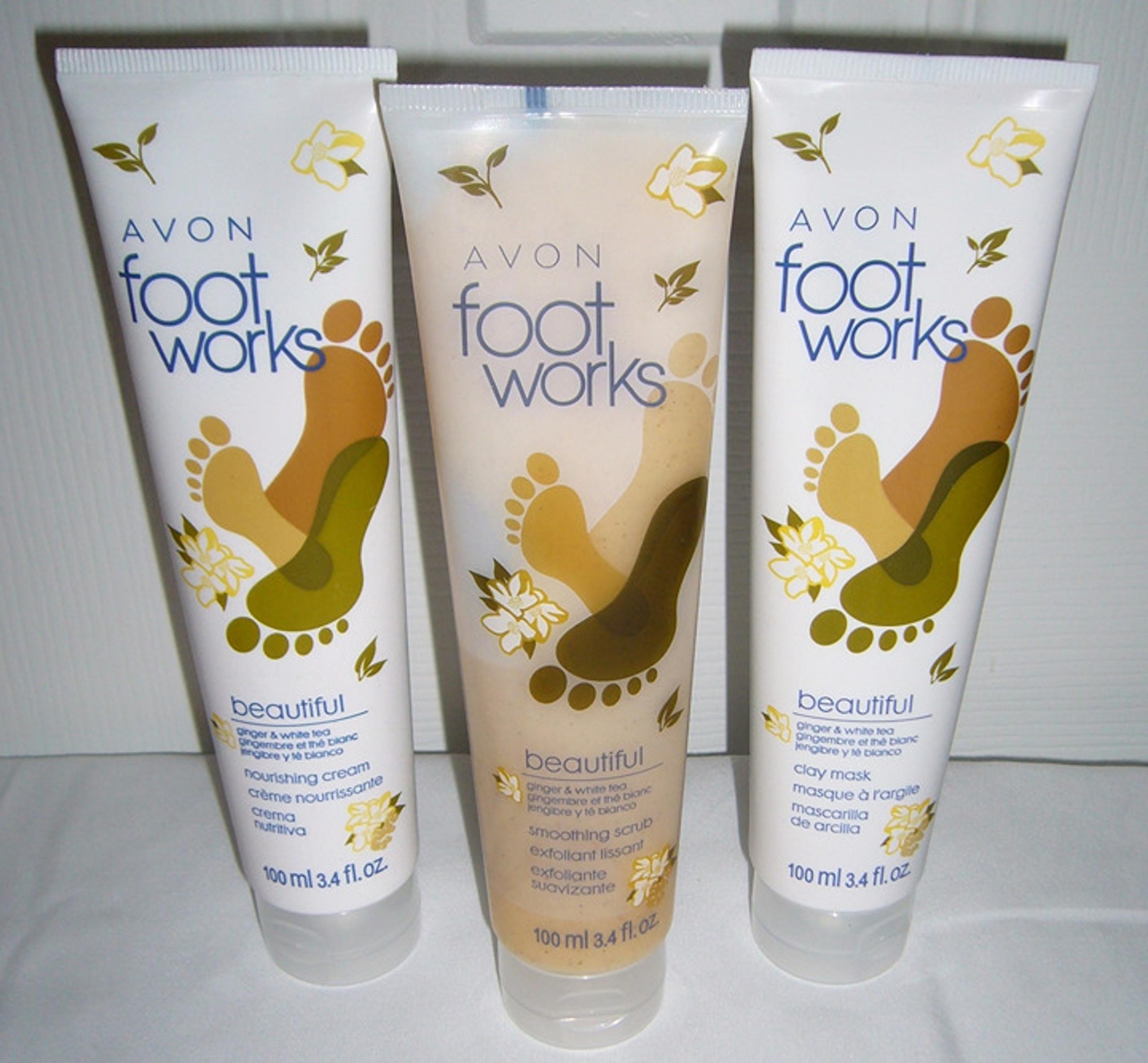 AVON FOOT WORKS GINGER & WHITE TEA FOOT CARE TRIO BUNDLE (NEW)