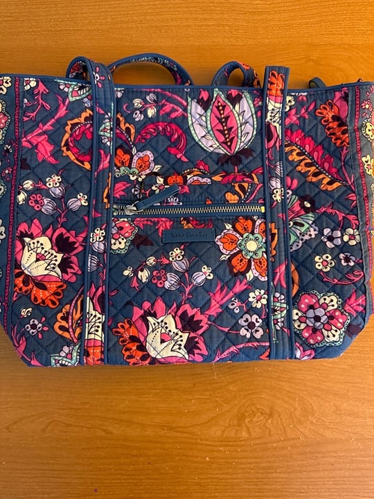 Vera Bradley Small tote dragonfruit floral
