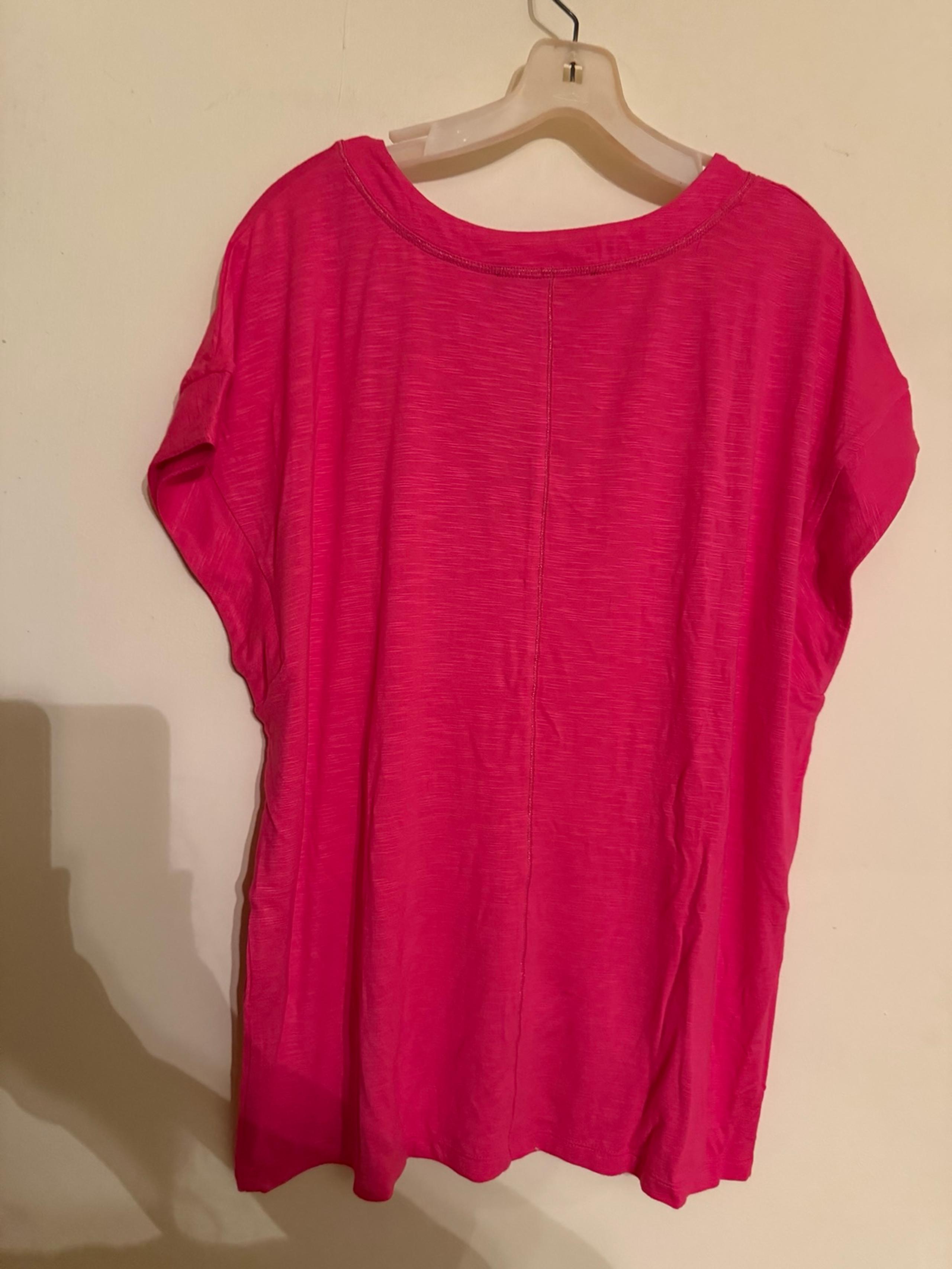 White House Black Market, Power Tee- XL , Sari Pink- NWT.