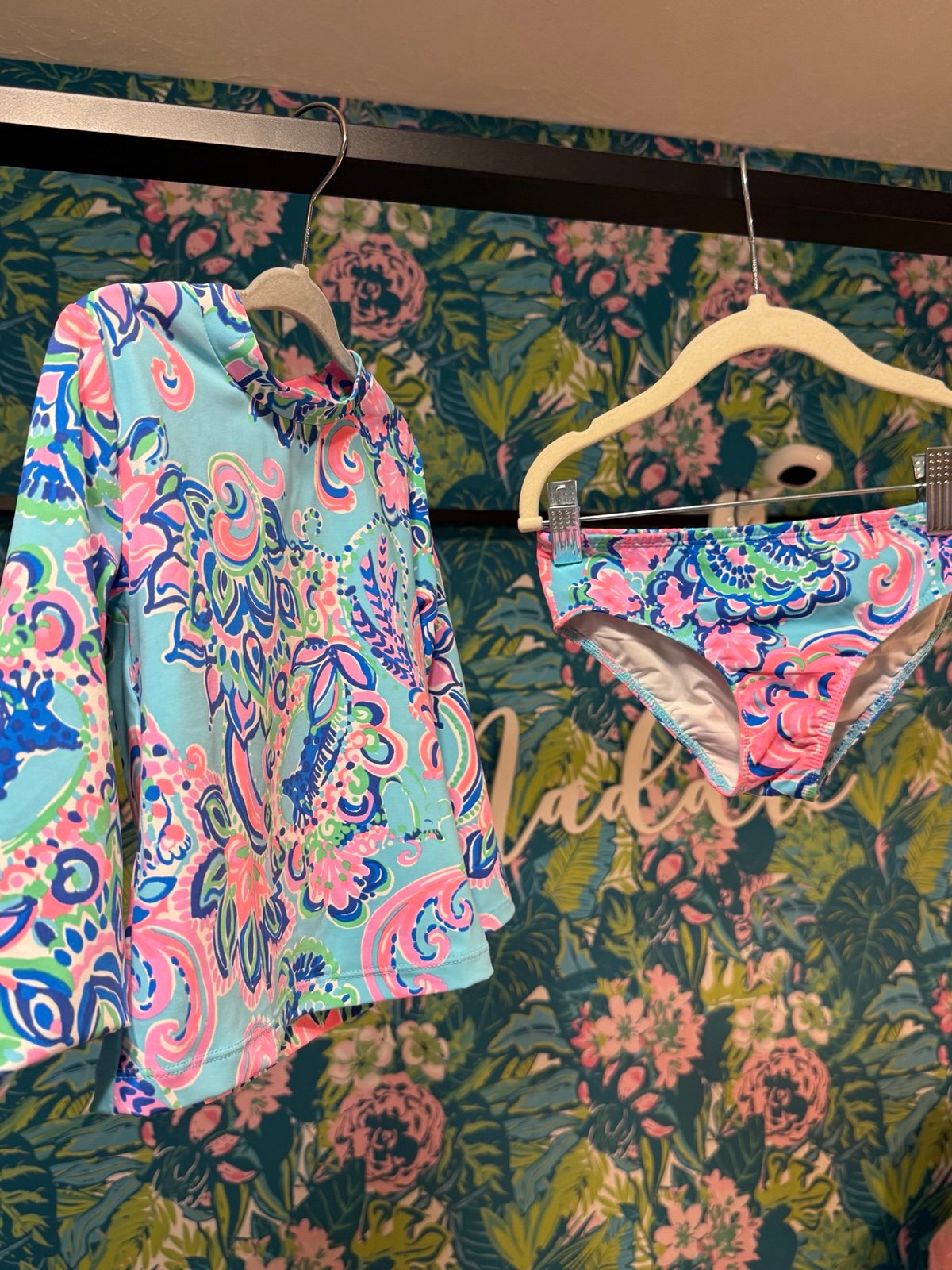 Girls Lilly Pulitzer rash guard swimsuit size 5Y EUC