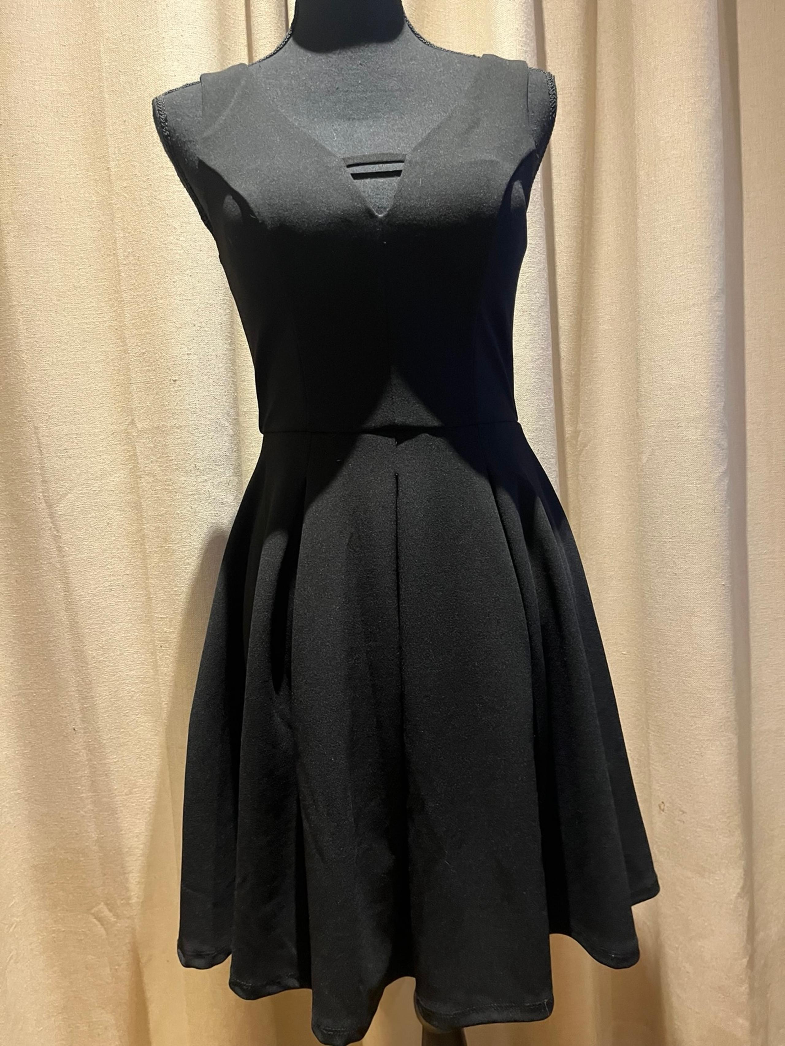 City Triangles Black Fit & Flare Sleeveless Dress Size 2