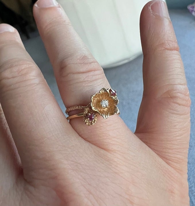 14kt gold flower ring with center diamond and 2 rubies, size about 6.25
