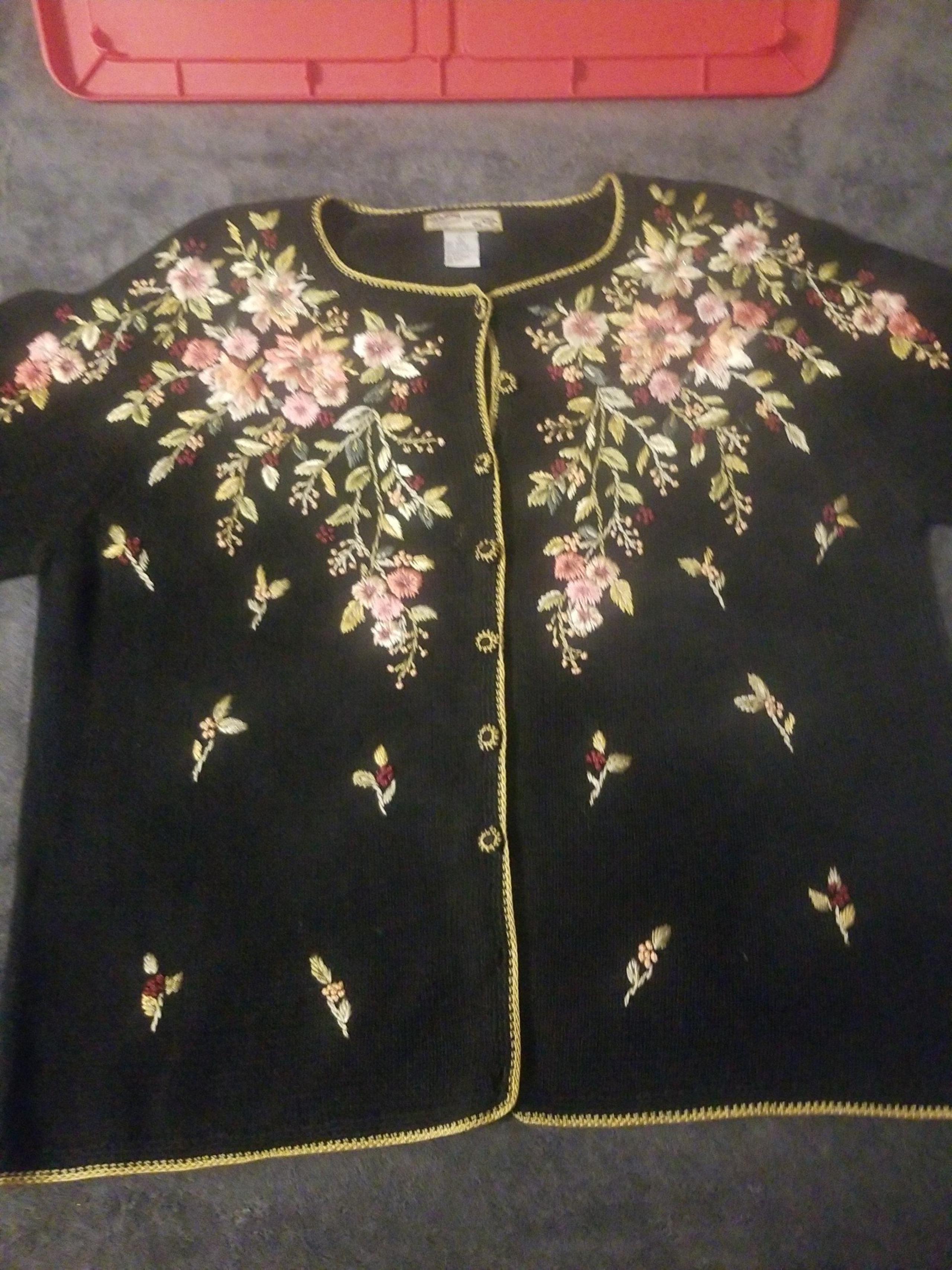 Vintage Embroidered Heirloom  Collectables Cardigan Sweater