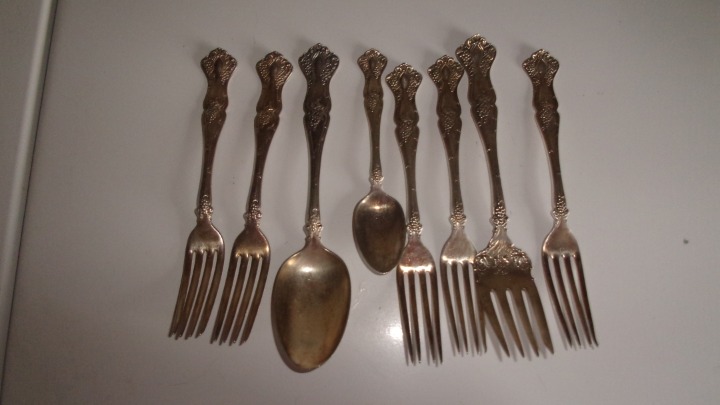 Lot 1847 Wm Rogers grape silver plate