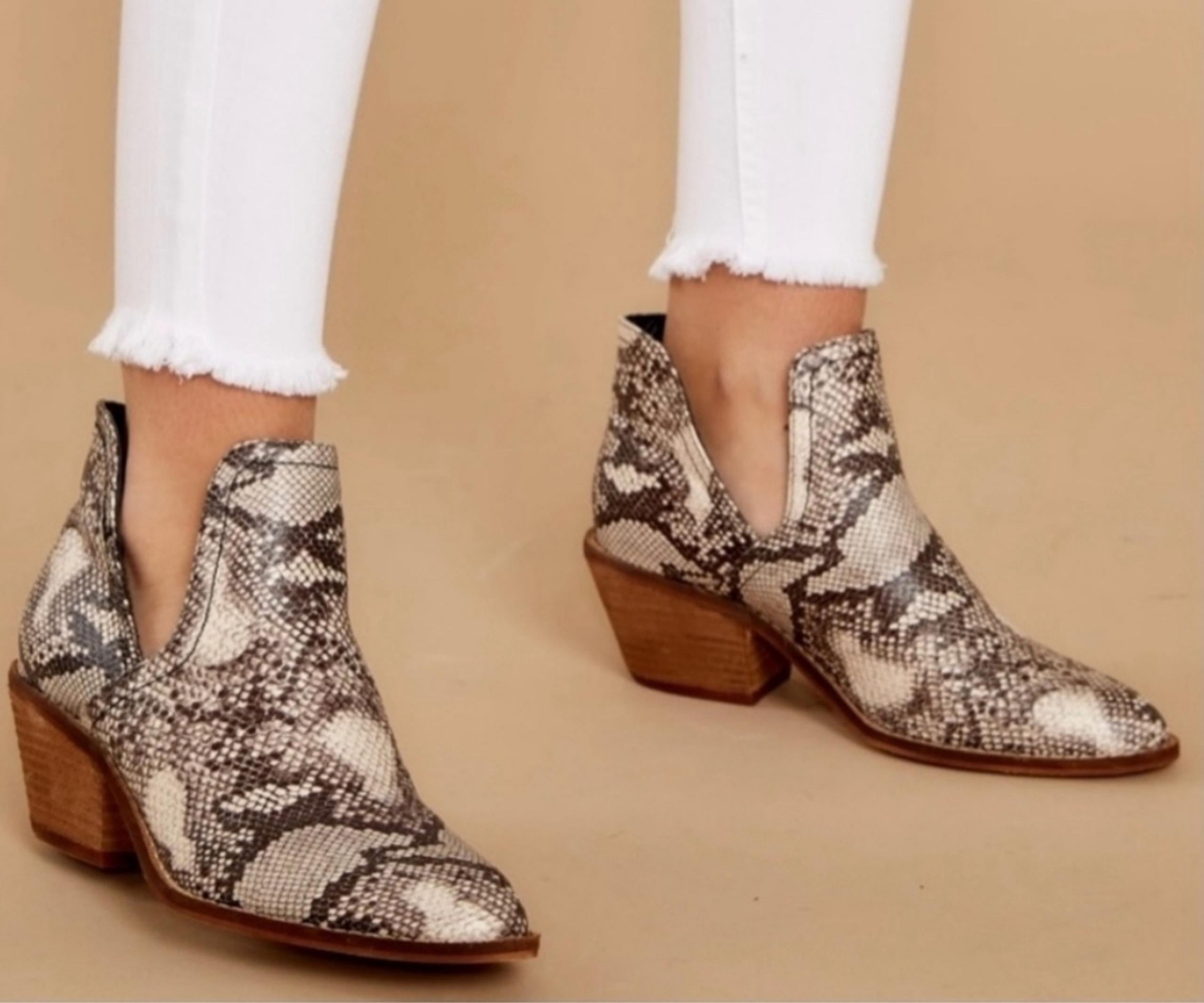 Silent D Cut-Out Ankle Boot Nude Python