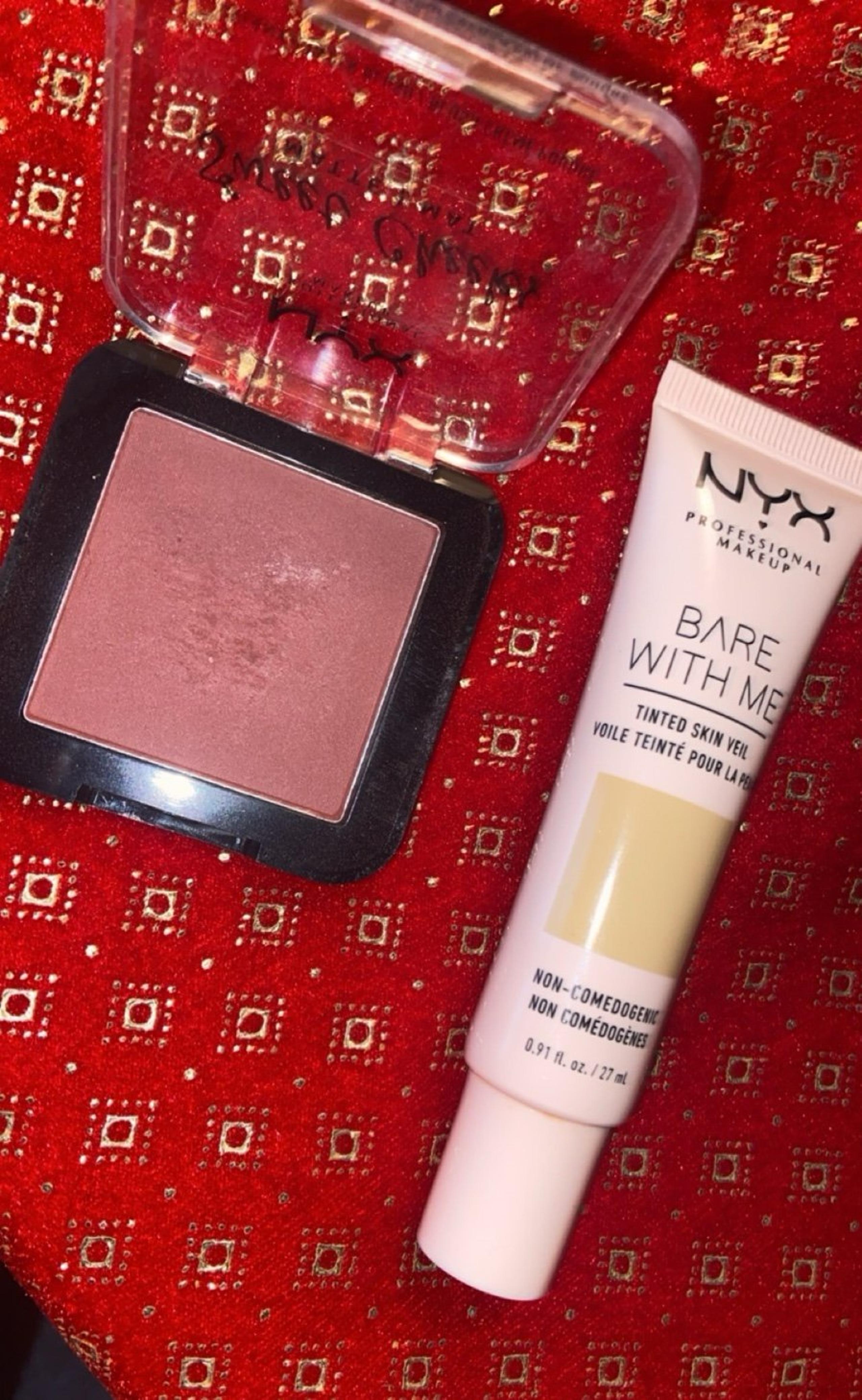 NYX Professional Makeup powdered blush & skin tint