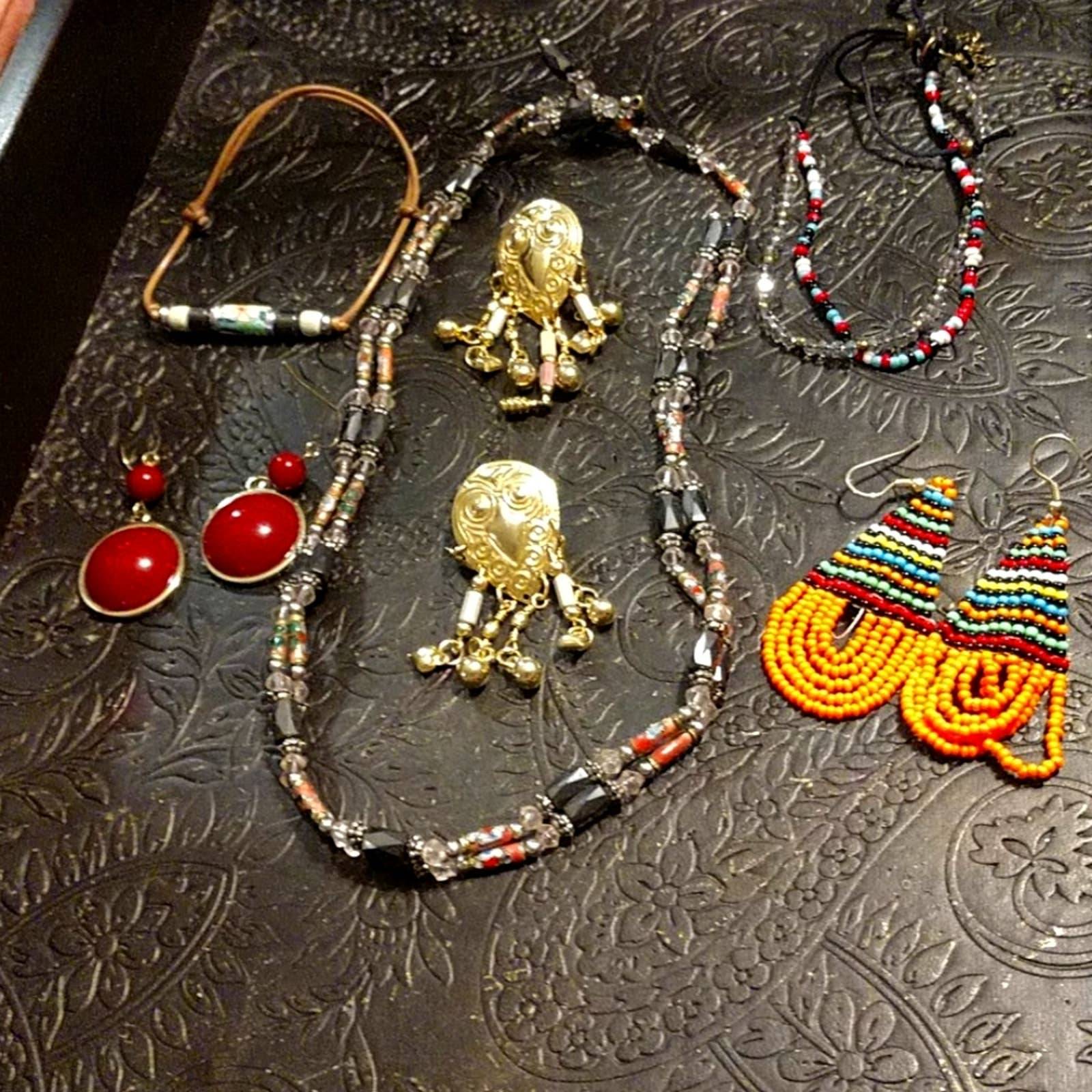 Beautiful Crafted Lot of Vtg Jewelry