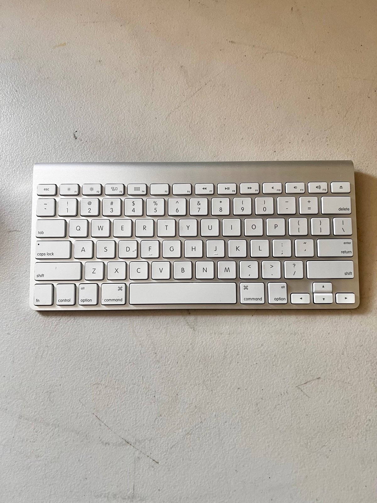 Original Apple Magic Keyboard (1) Bluetooth Wireless Model A1314 *Genuine Apple*