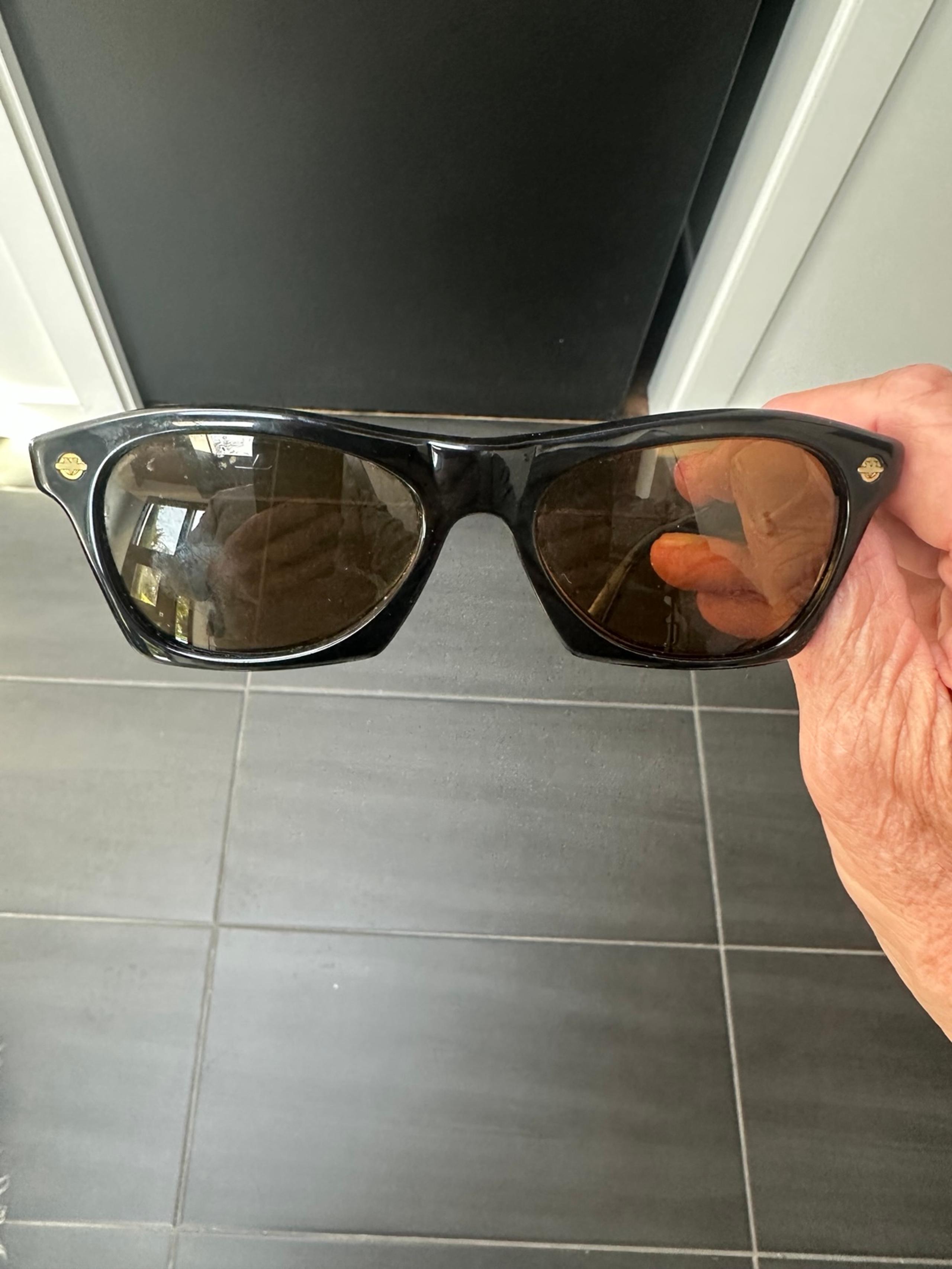 Vintage Vuarnet Pouilloux 070 Sunglasses. Black with Brown Glass Lenses.