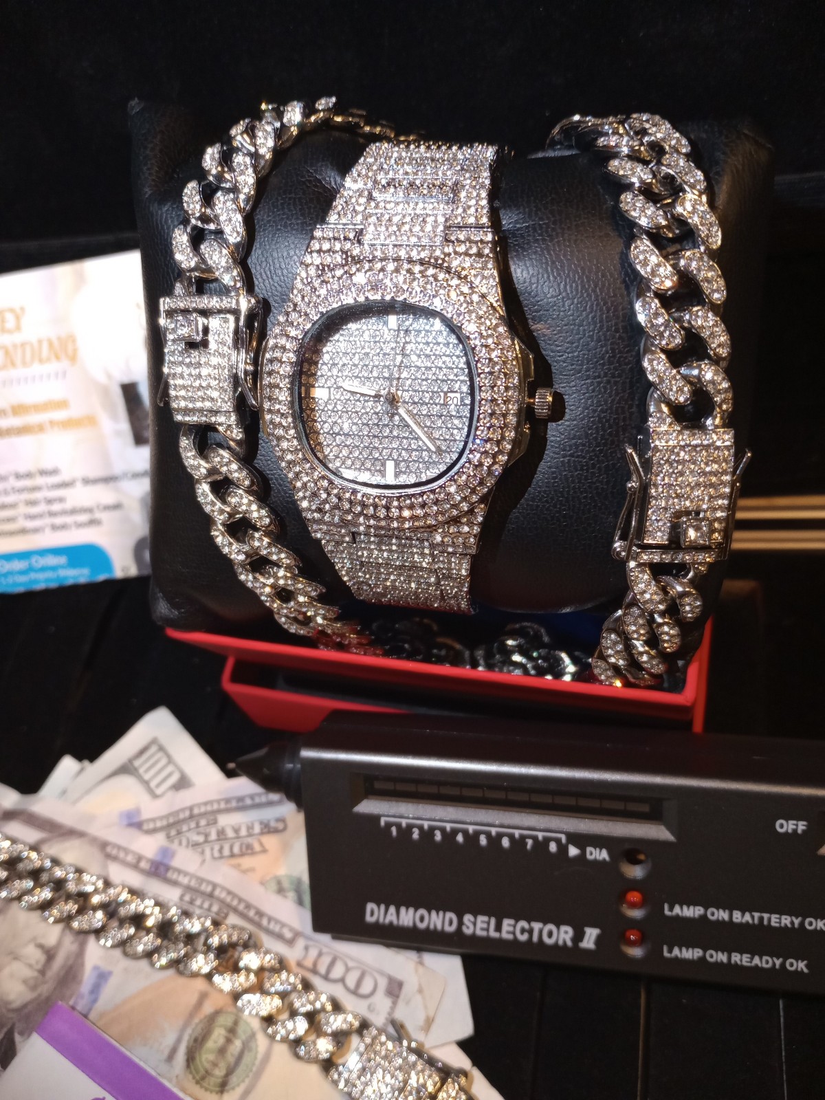 One 26 (can be worn as 18 & bracelet) + watch Imported. Colorful shine, Affor