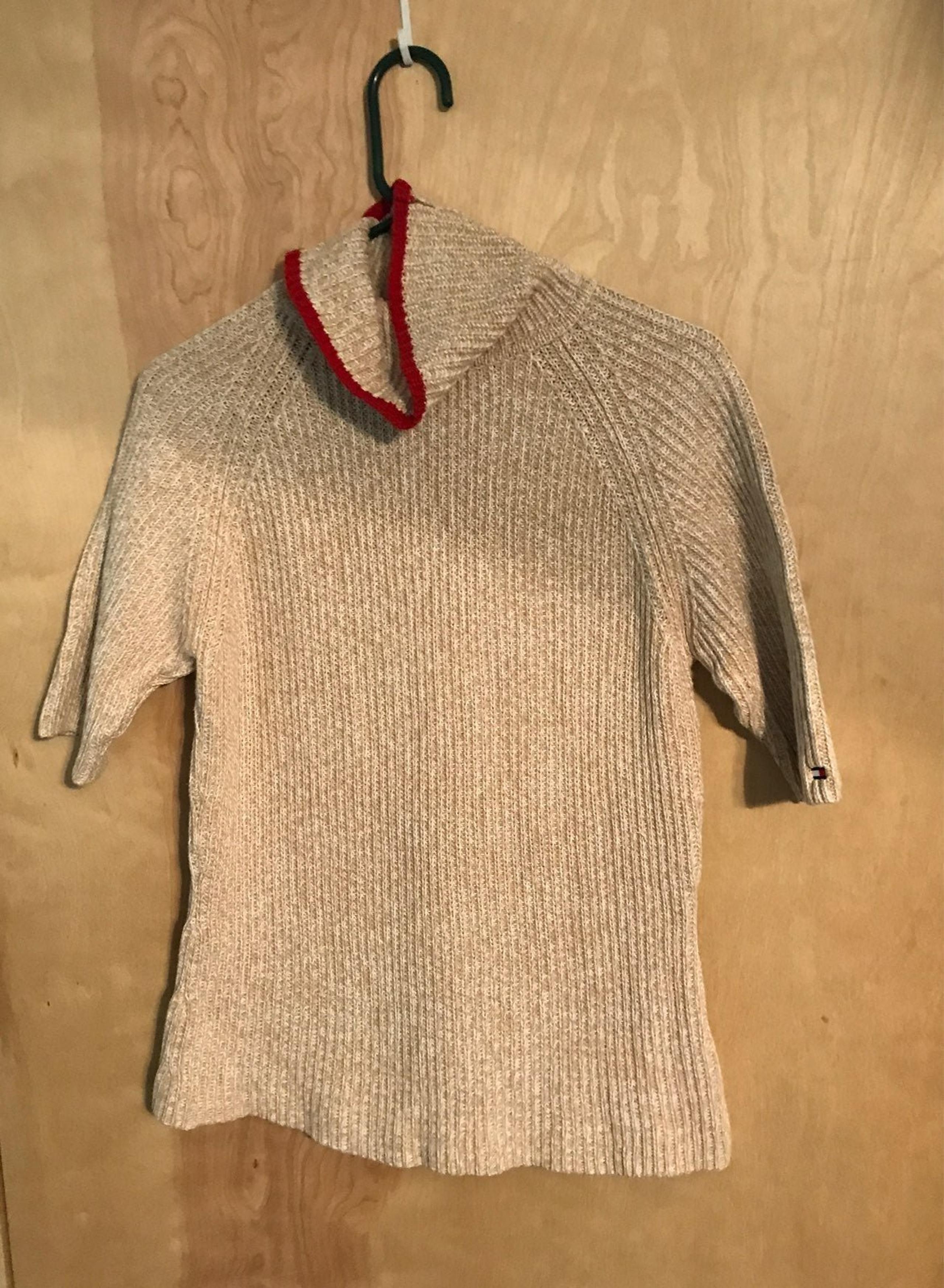 Tommy Hilfiger Beige Sweater with mock neck red trim Sz L