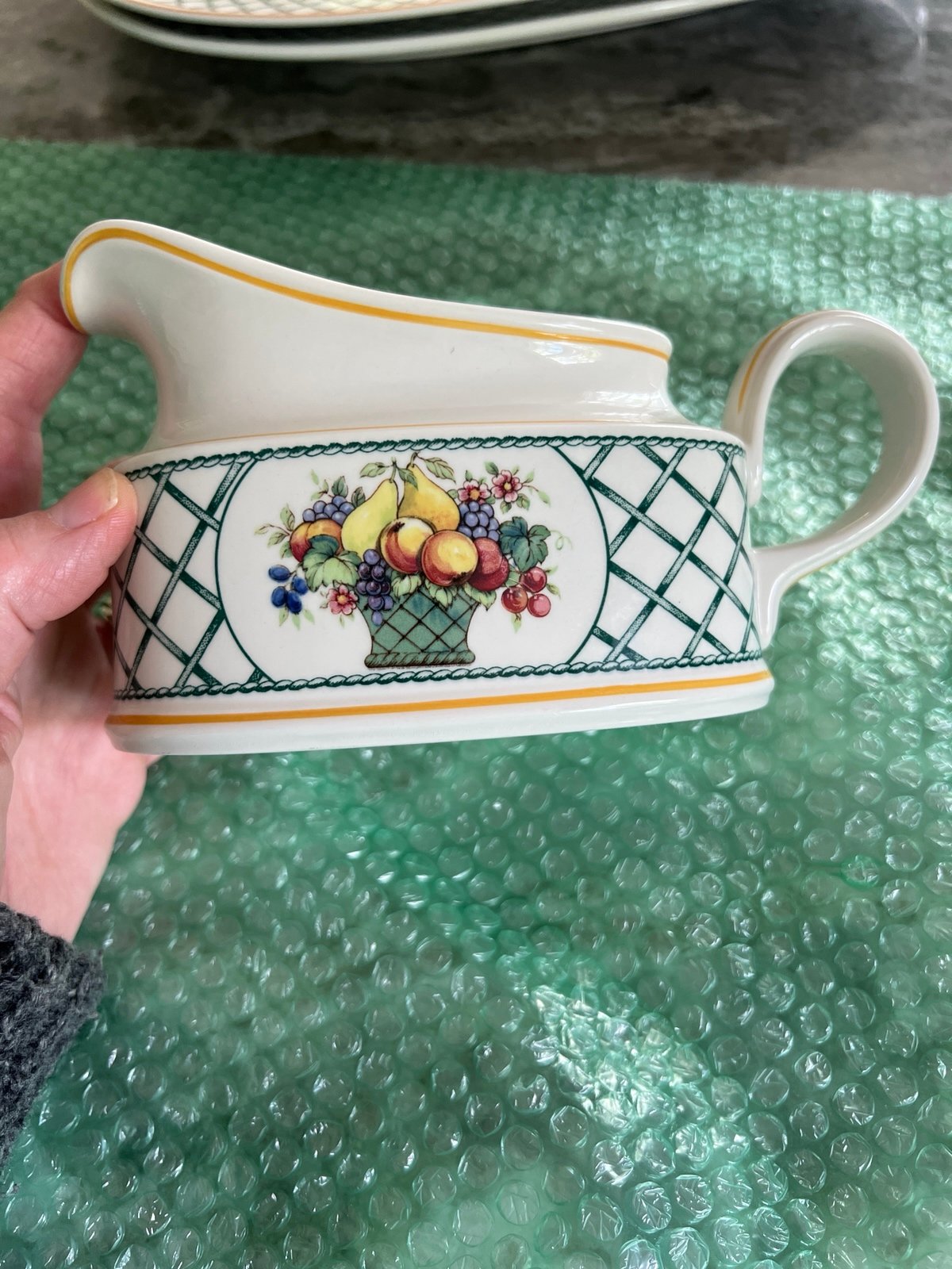 villeroy and boch basket gravy boat