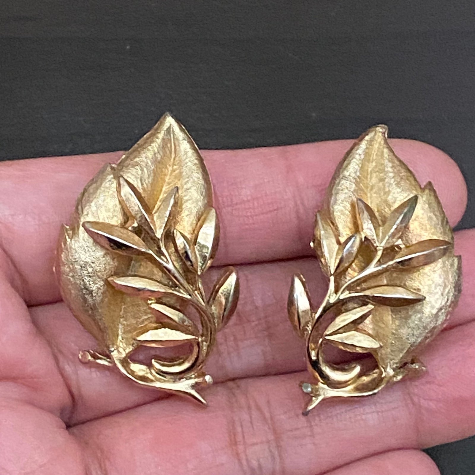Vintage 60’s SARAH COVENTRY Sea Whispers Brushed Gold-tone Leaf Clip On Earrings