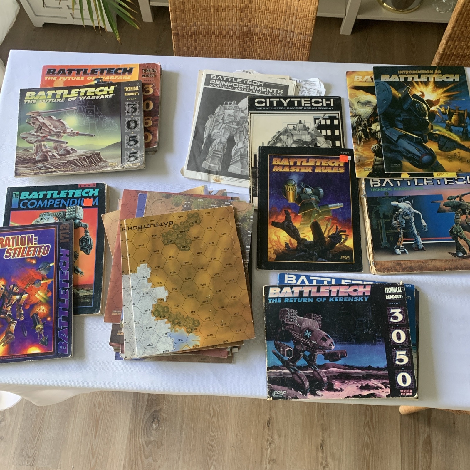 Battletech Map And Rule Book Lot - Over 25 Maps