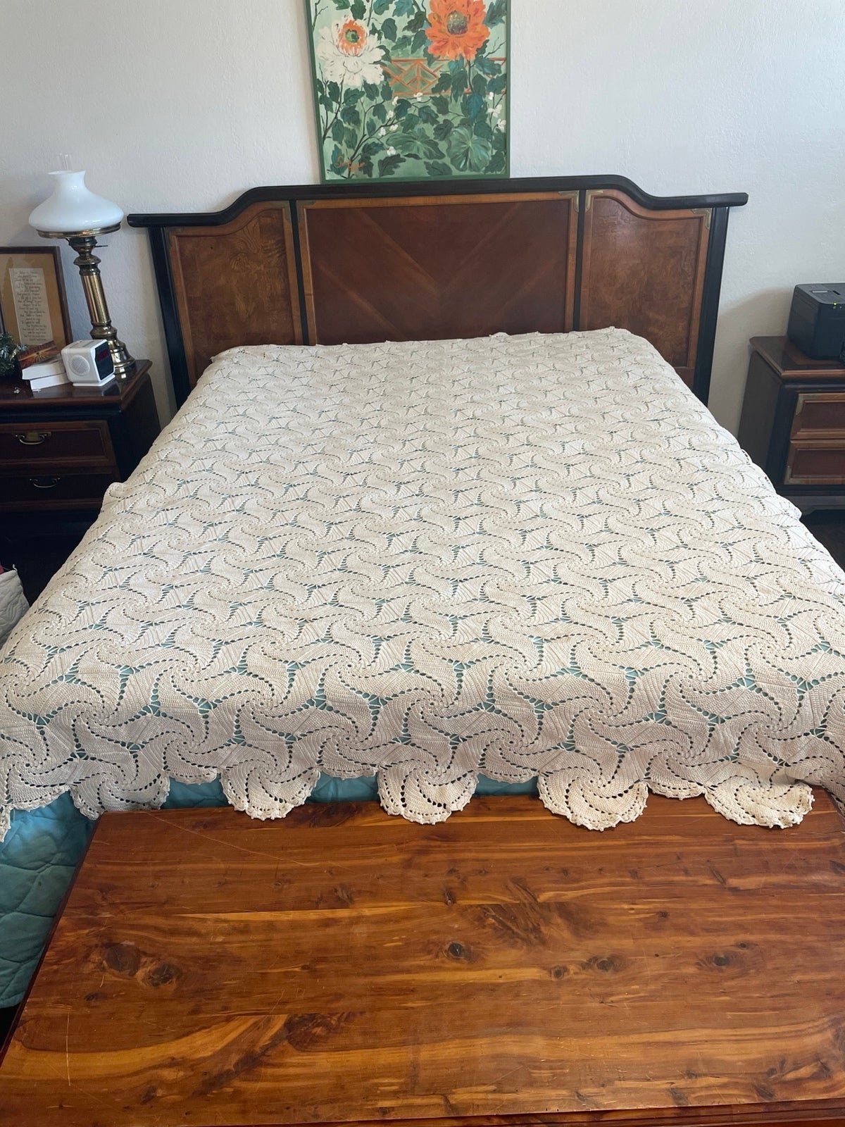 Vintage Pinwheel crocheted tablecloth/bedspread 104” x 67 1/2”