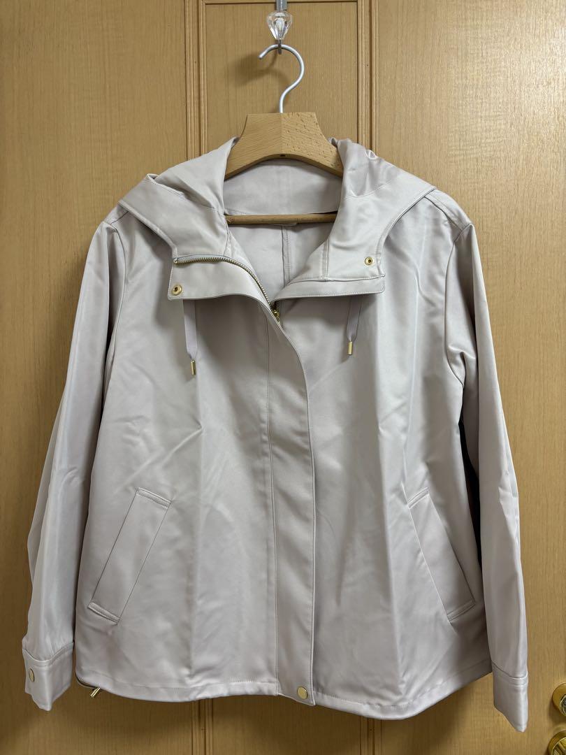 Light Beige Hooded Mountain Parka M
