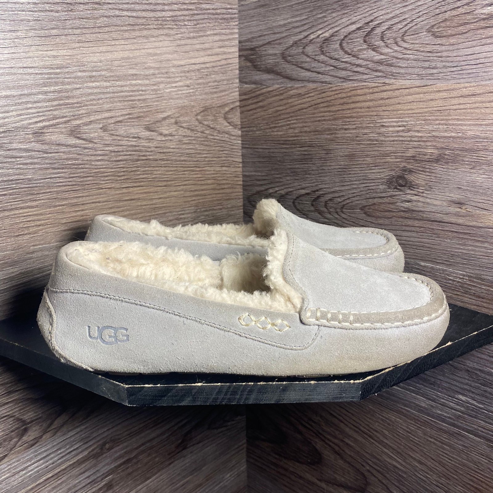 Ugg Ansley grey suede slippers