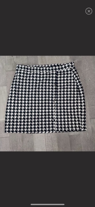 Black and white patterned Skirt Size 2XL